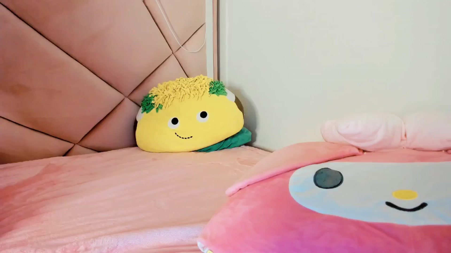 Gallery image thumbnail from Cherrycute666's myfreecams stream on, 02/05/2025, 06:59 image 12 of 20