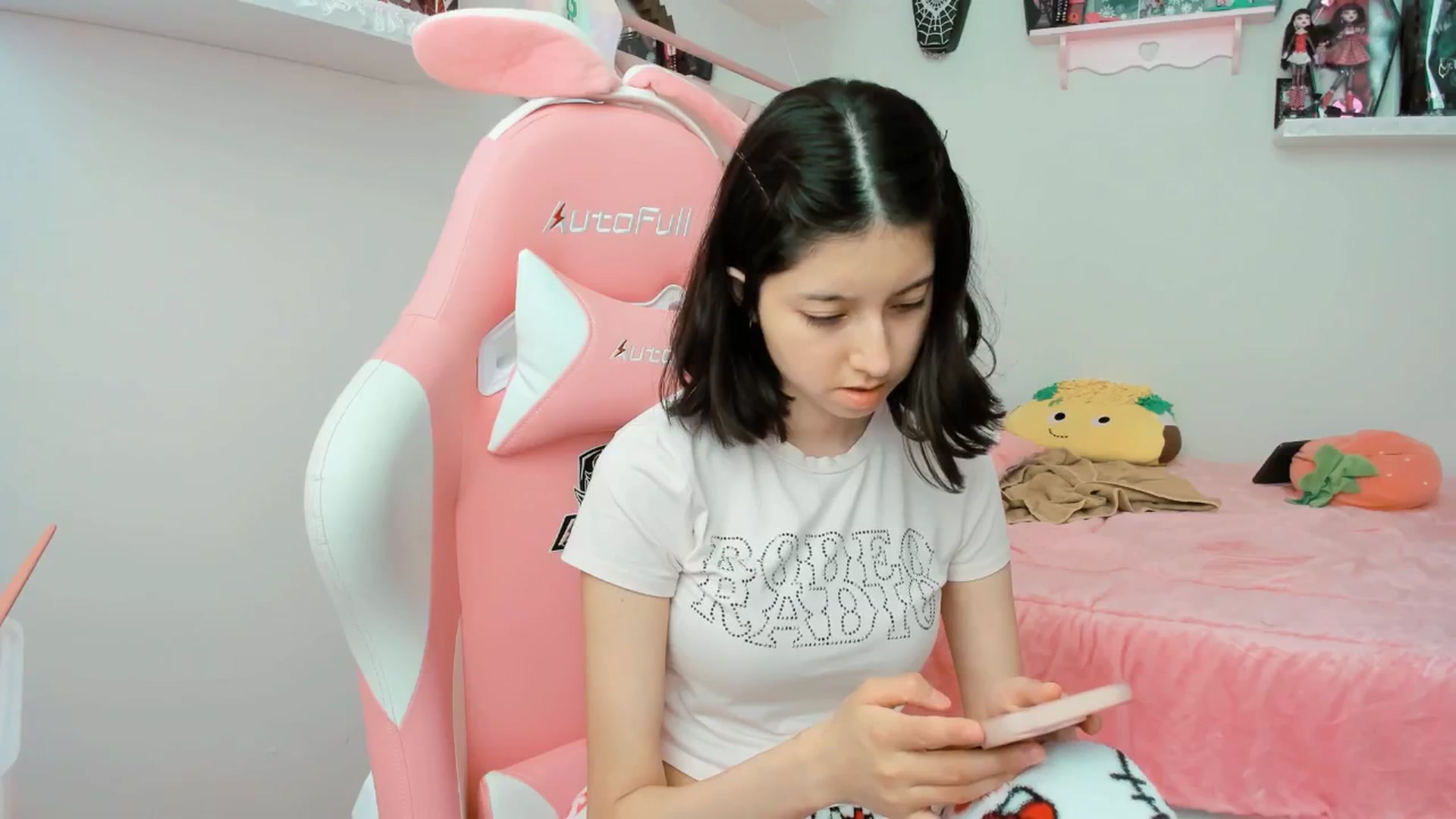 Gallery image thumbnail from Cherrycute666's myfreecams stream on, 02/05/2025, 23:02 image 13 of 20