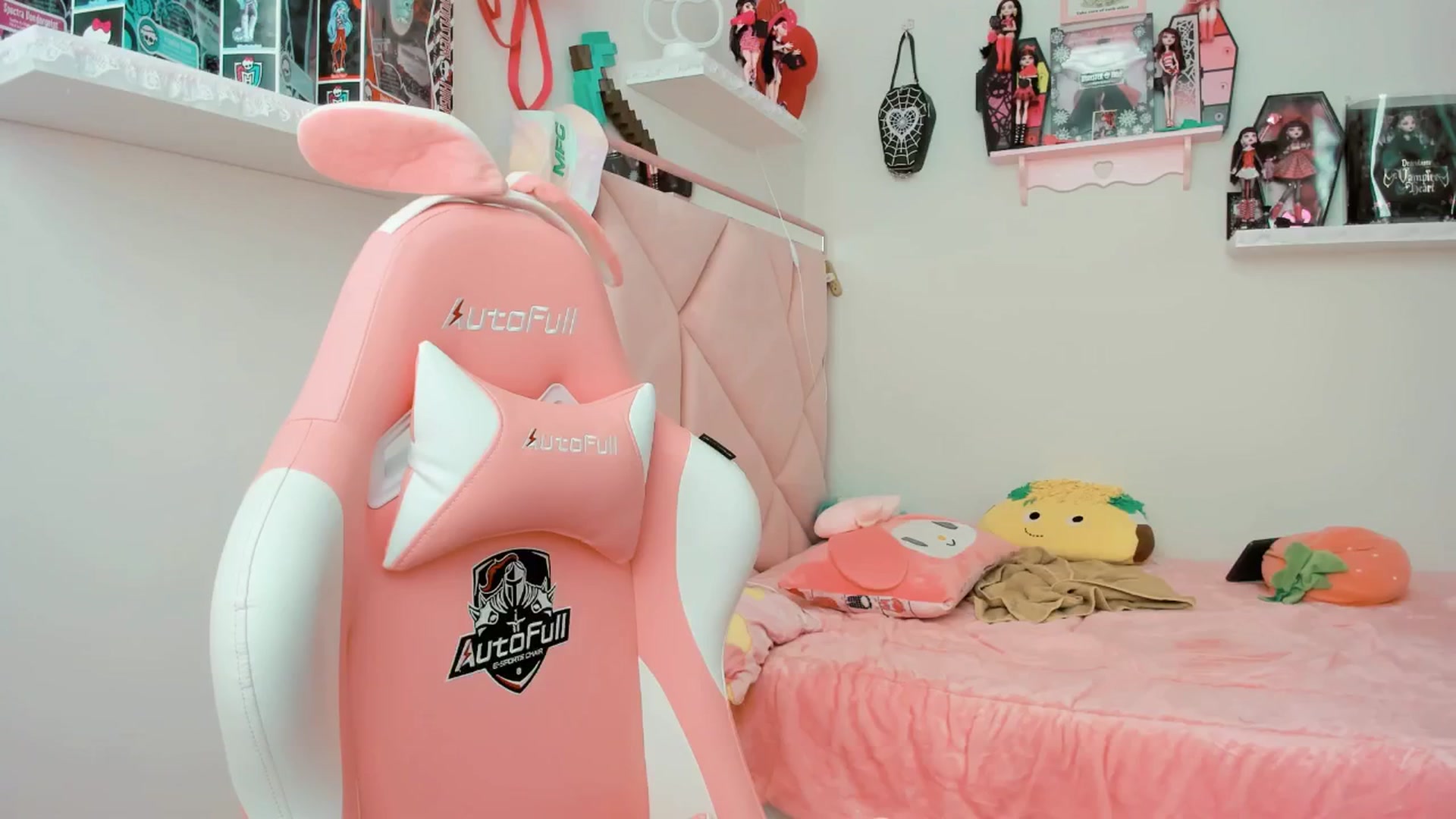 Gallery image thumbnail from Cherrycute666's myfreecams stream on, 02/05/2025, 23:02 image 11 of 20
