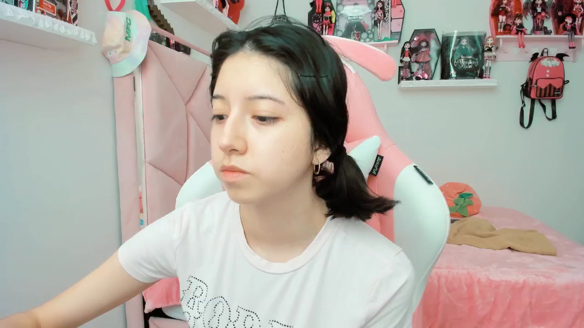 Gallery image thumbnail from Cherrycute666's myfreecams stream on, 02/05/2025, 23:02 image 1 of 20