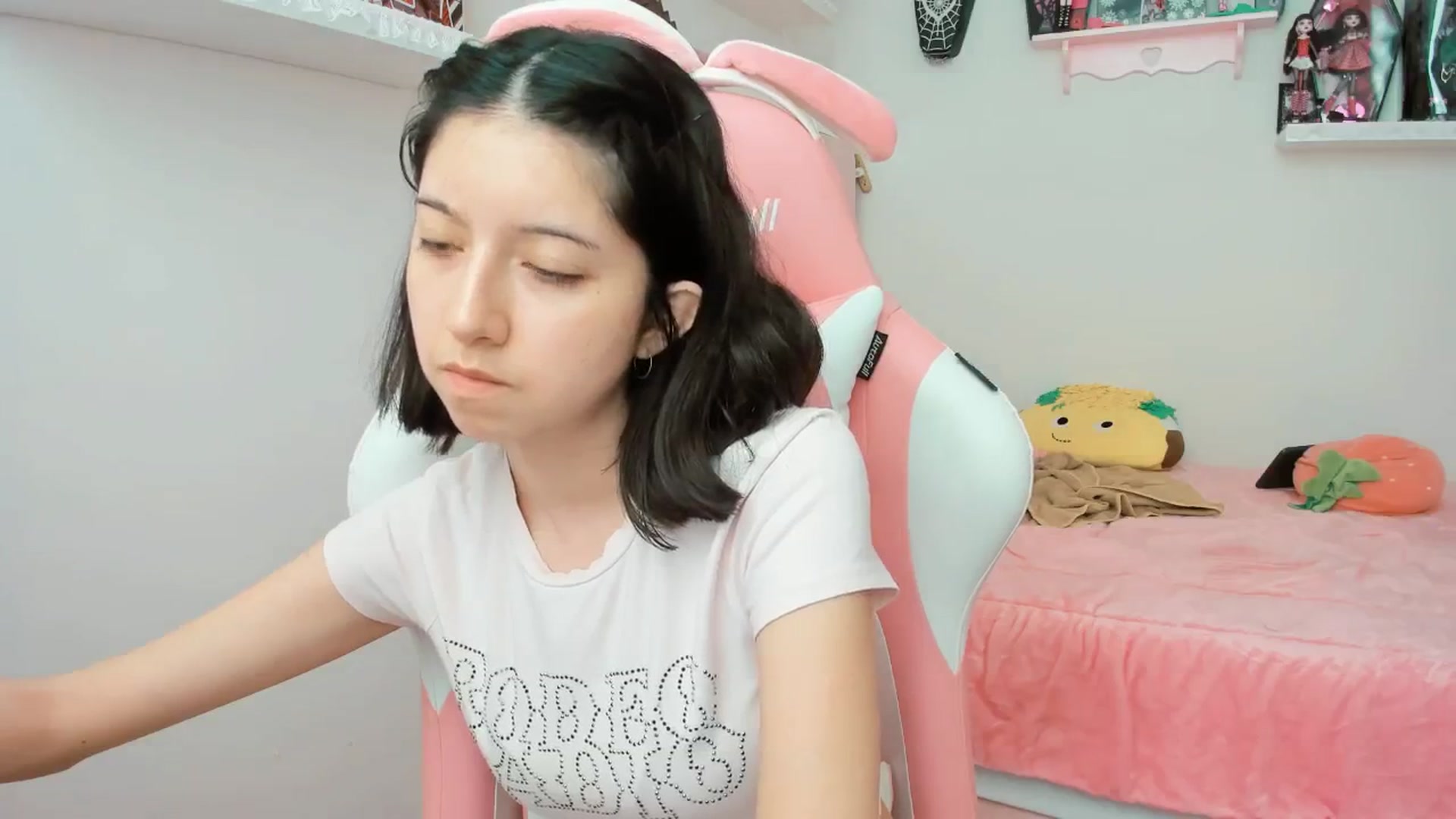 Gallery image thumbnail from Cherrycute666's myfreecams stream on, 02/05/2025, 23:02 image 14 of 20