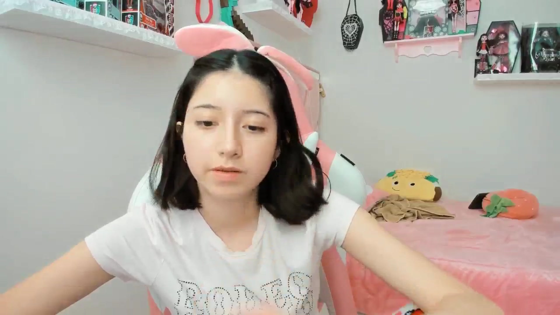 Gallery image thumbnail from Cherrycute666's myfreecams stream on, 02/05/2025, 23:02 image 18 of 20