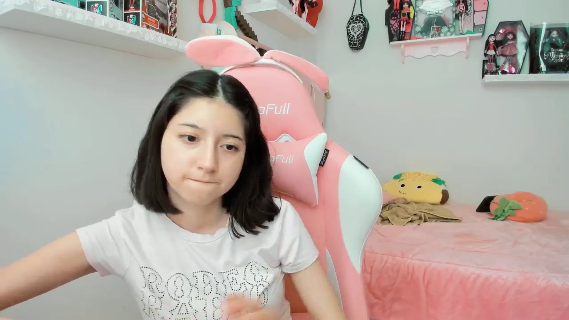 Gallery image thumbnail from Cherrycute666's myfreecams stream on, 02/05/2025, 23:02 image 20 of 20