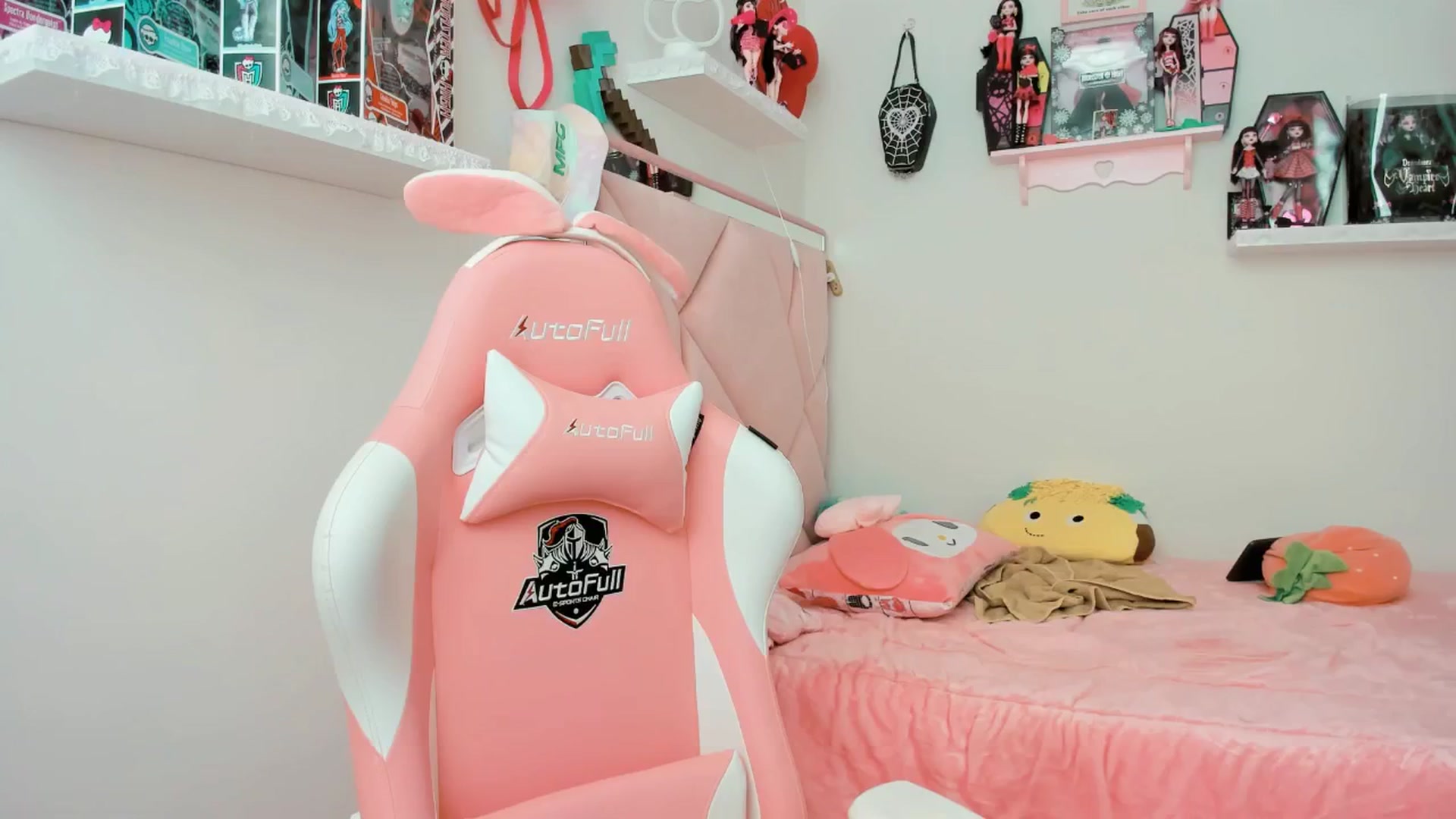 Gallery image thumbnail from Cherrycute666's myfreecams stream on, 02/05/2025, 23:02 image 12 of 20