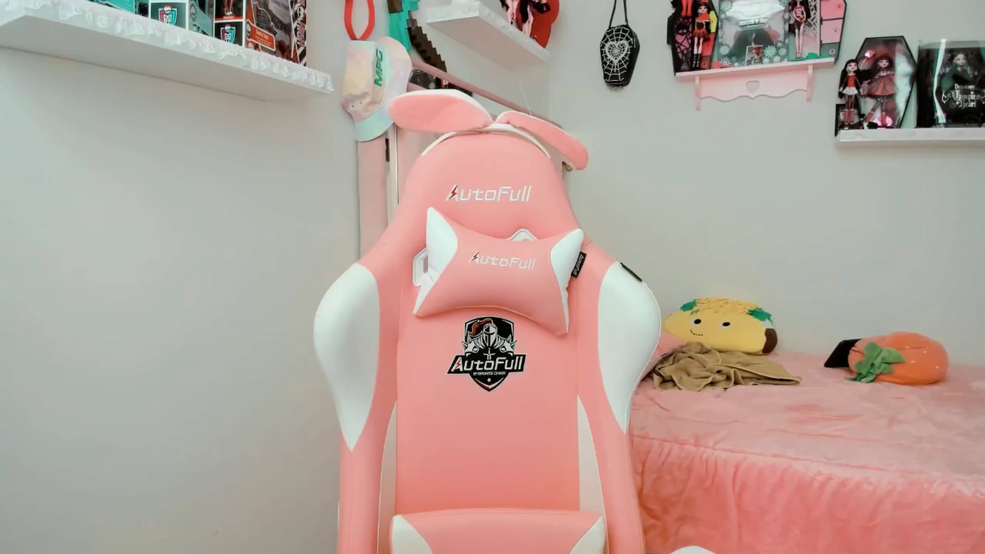 Gallery image thumbnail from Cherrycute666's myfreecams stream on, 02/05/2025, 23:02 image 19 of 20
