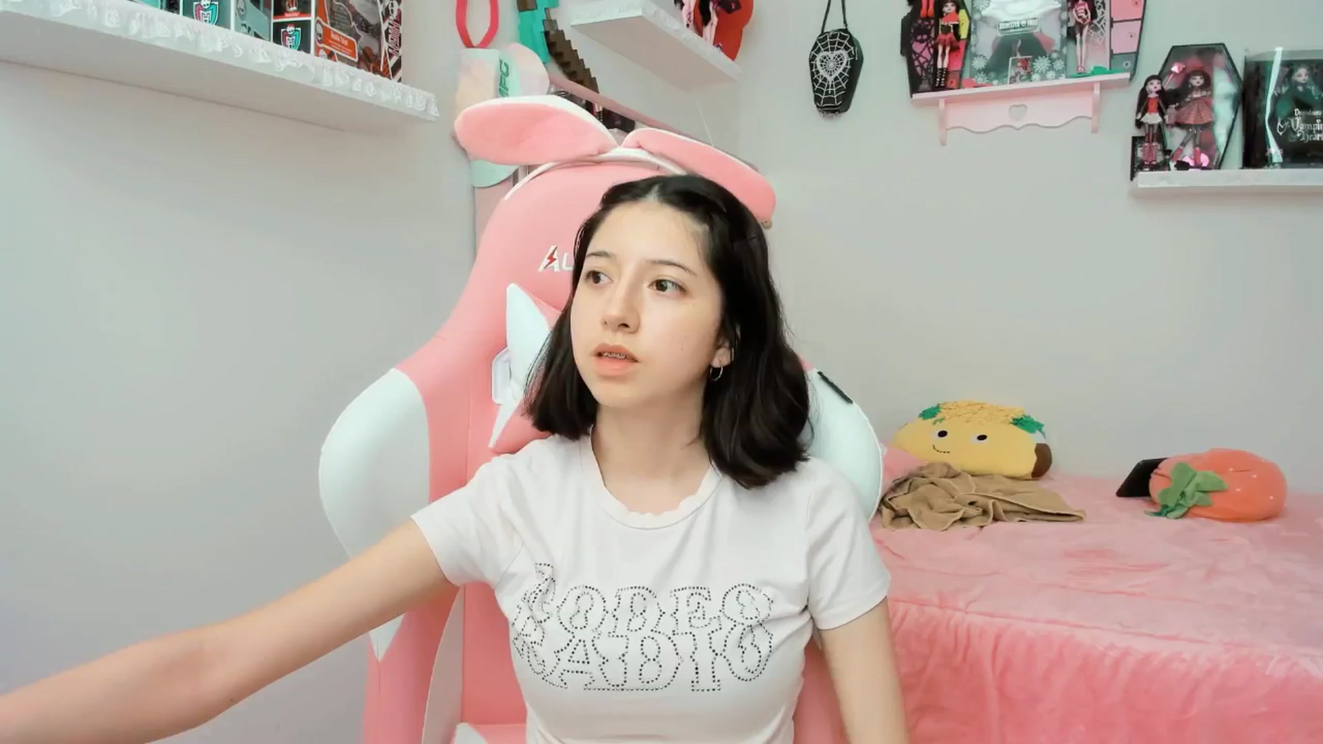Gallery image thumbnail from Cherrycute666's myfreecams stream on, 02/05/2025, 23:02 image 16 of 20