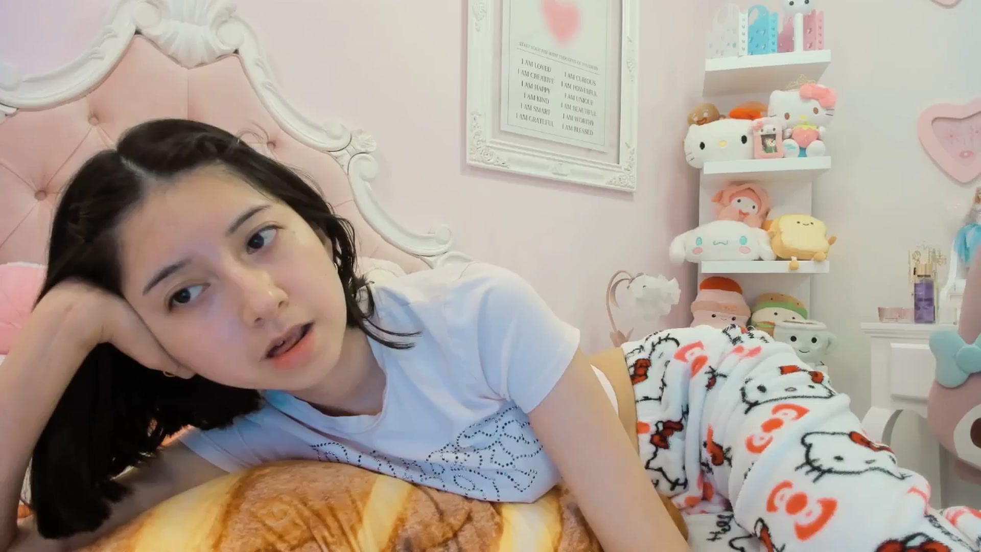 Gallery image thumbnail from Cherrycute666's myfreecams stream on, 02/06/2025, 24:16 image 10 of 20