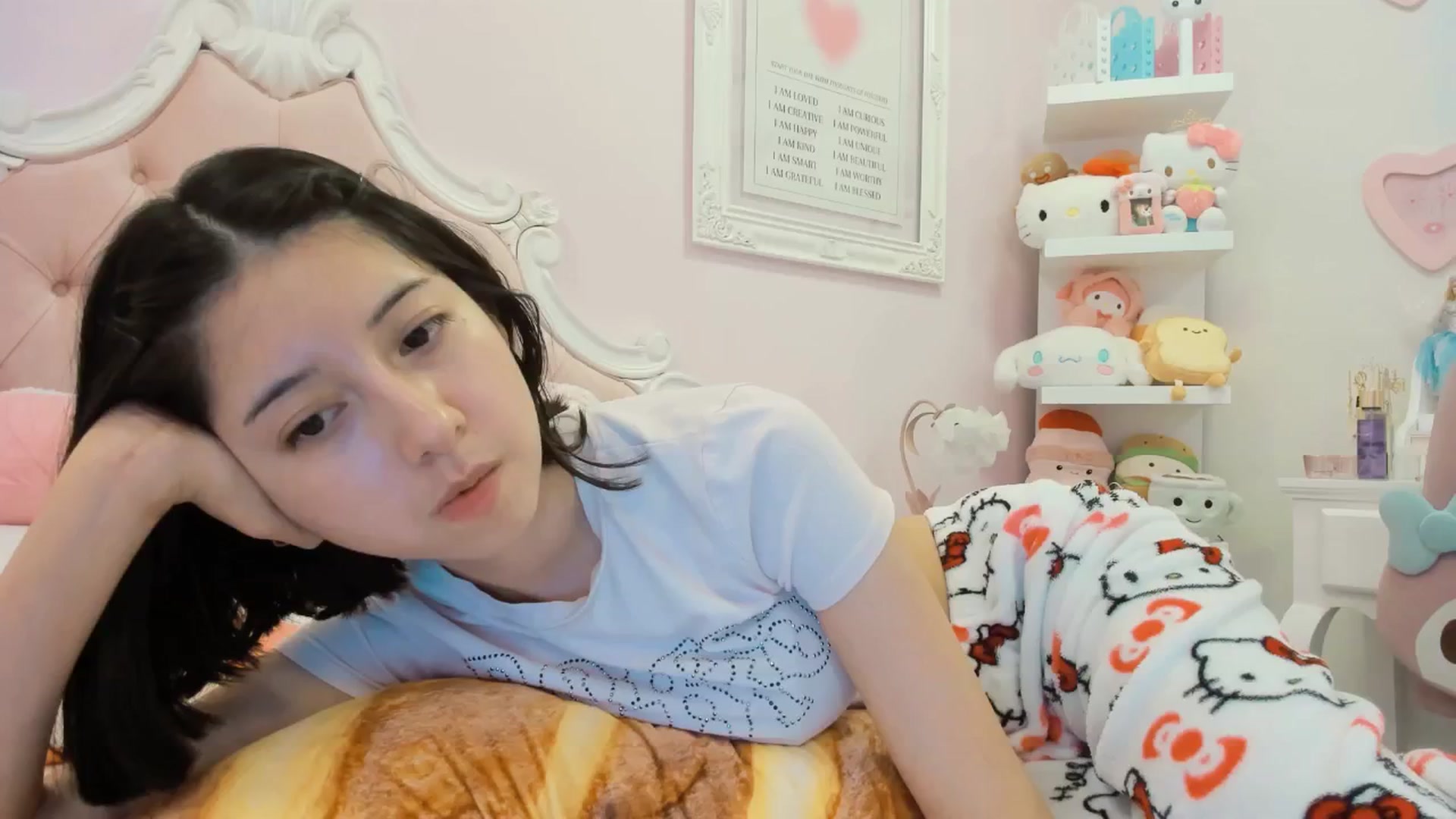 Gallery image thumbnail from Cherrycute666's myfreecams stream on, 02/06/2025, 24:16 image 9 of 20