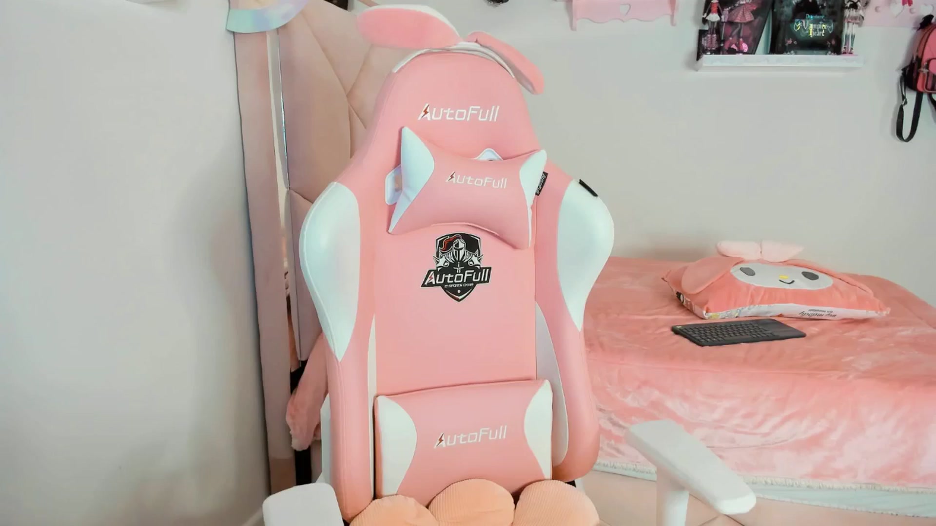 Gallery image thumbnail from Cherrycute666's myfreecams stream on, 02/06/2025, 05:34 image 8 of 20