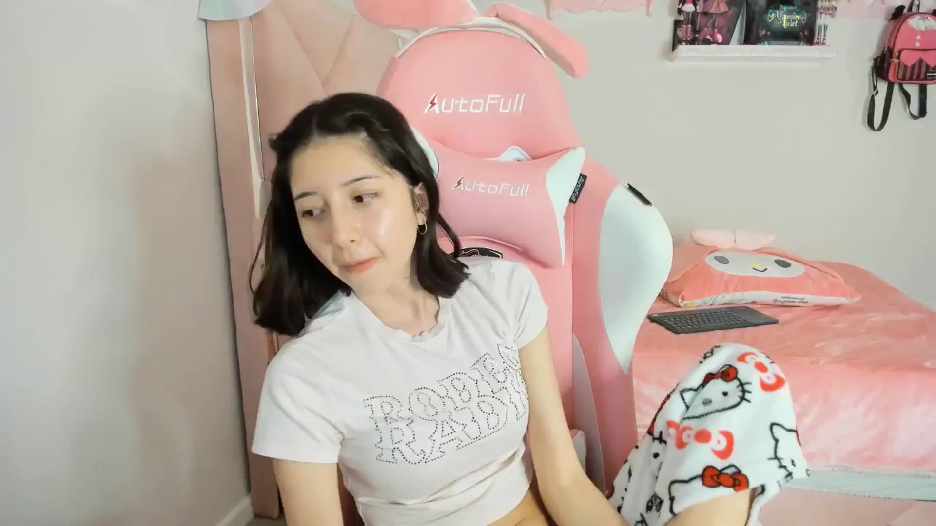 Gallery image thumbnail from Cherrycute666's myfreecams stream on, 02/06/2025, 05:34 image 7 of 20