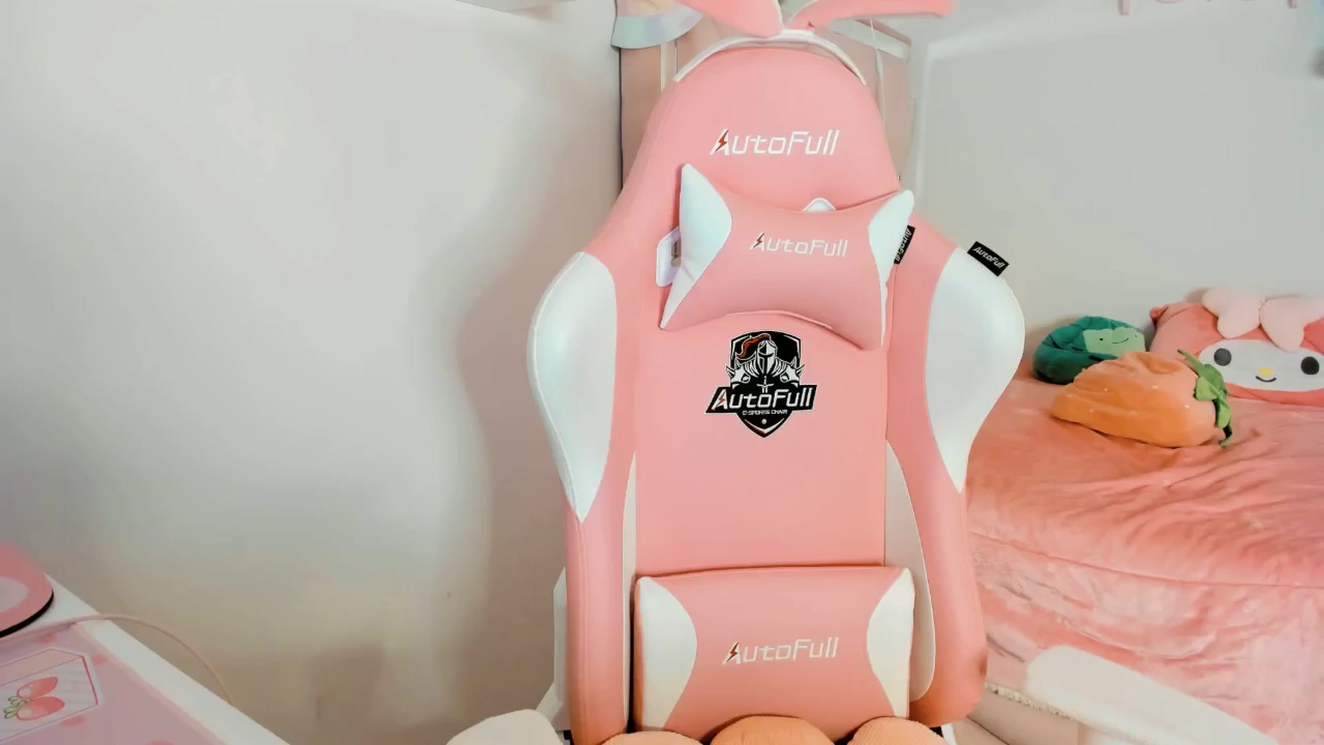 Gallery image thumbnail from Cherrycute666's myfreecams stream on, 02/06/2025, 08:35 image 18 of 20