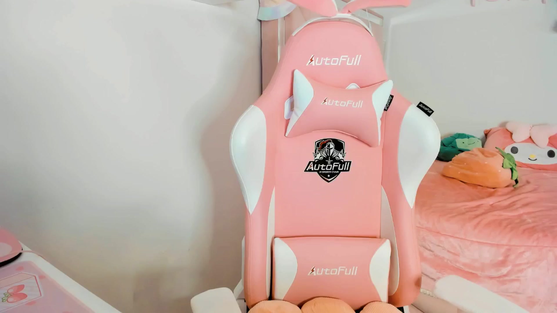 Gallery image thumbnail from Cherrycute666's myfreecams stream on, 02/06/2025, 08:35 image 19 of 20