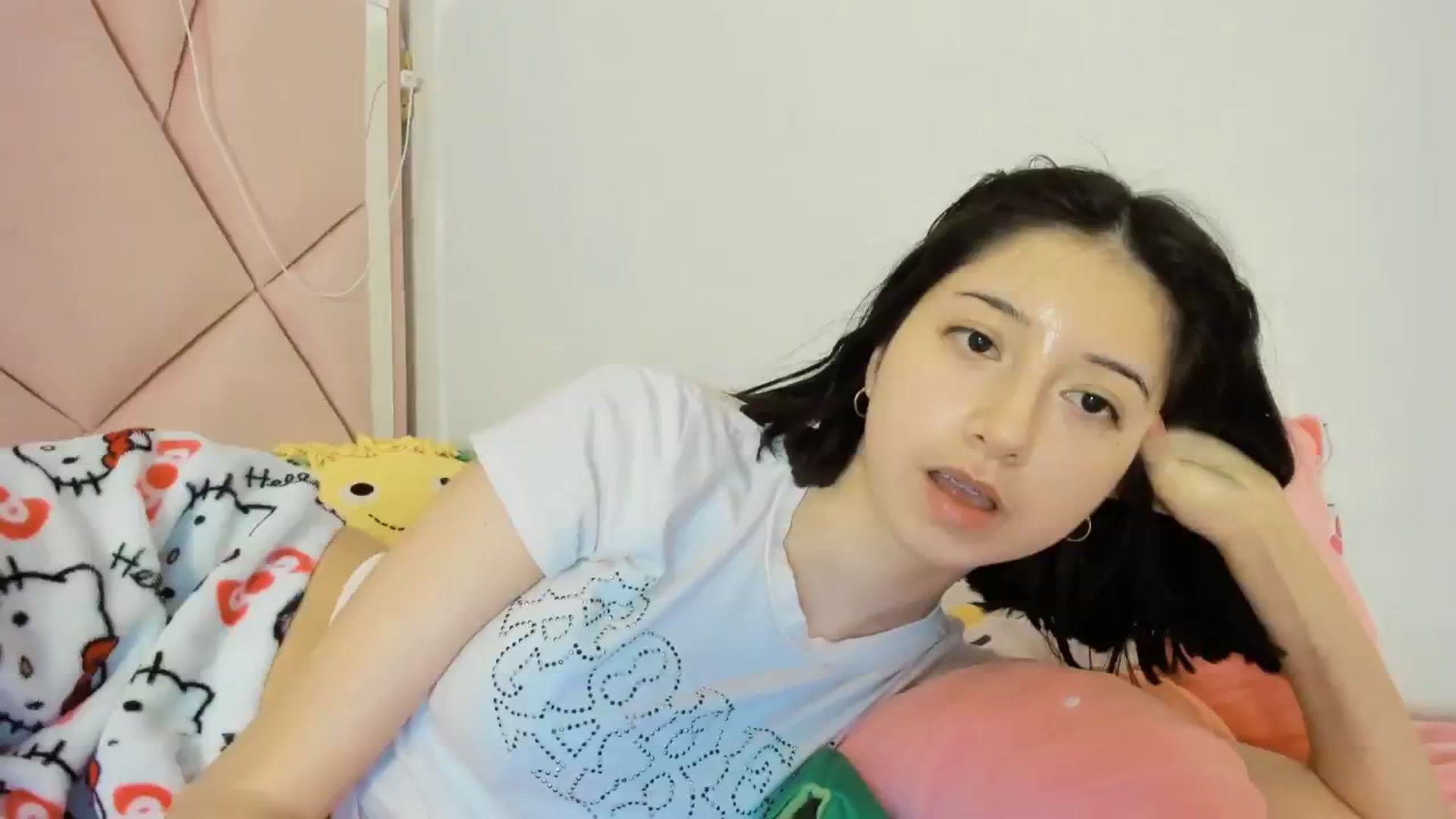 Gallery image thumbnail from Cherrycute666's myfreecams stream on, 02/06/2025, 08:35 image 1 of 20