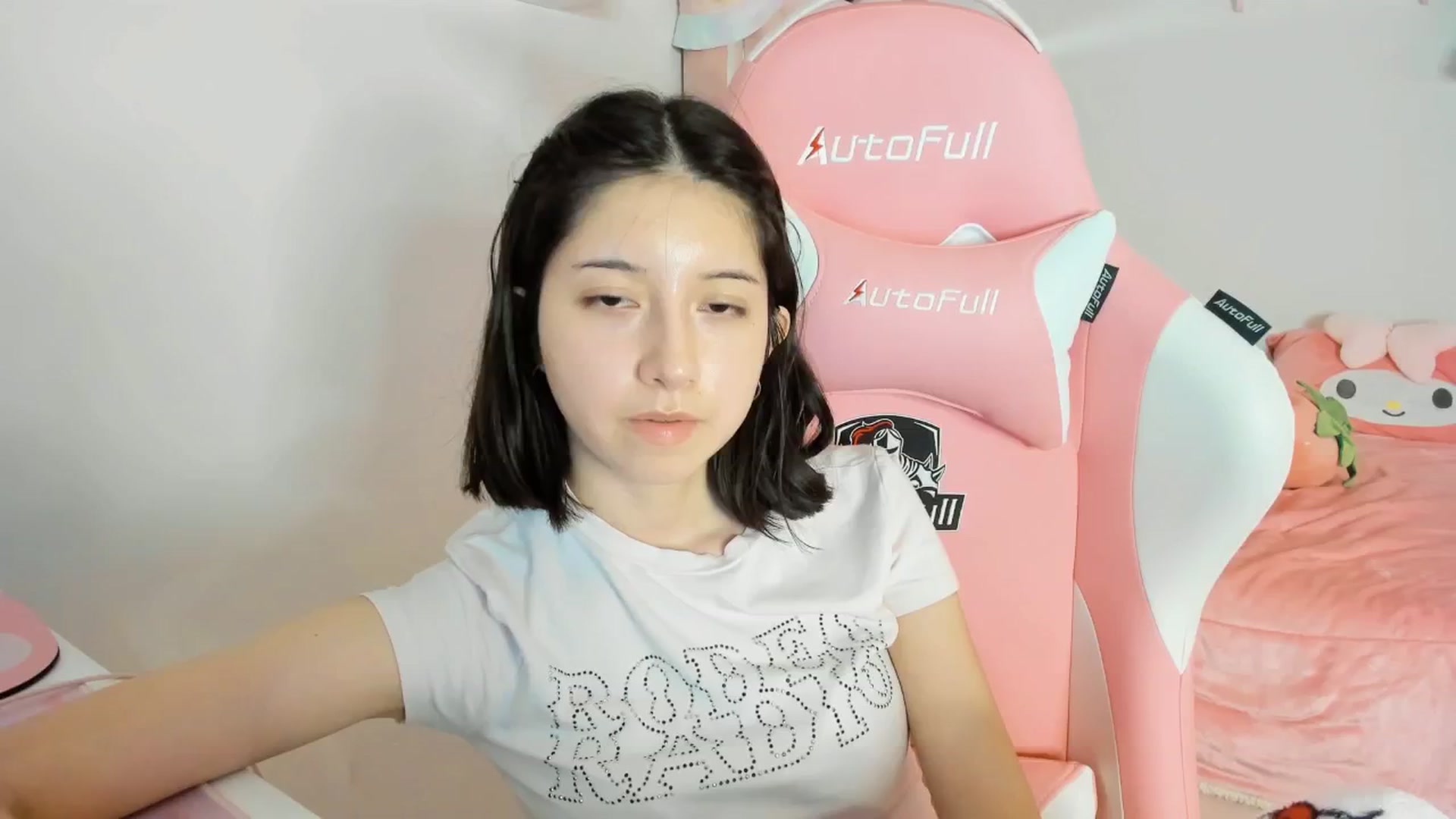 Gallery image thumbnail from Cherrycute666's myfreecams stream on, 02/06/2025, 08:35 image 17 of 20