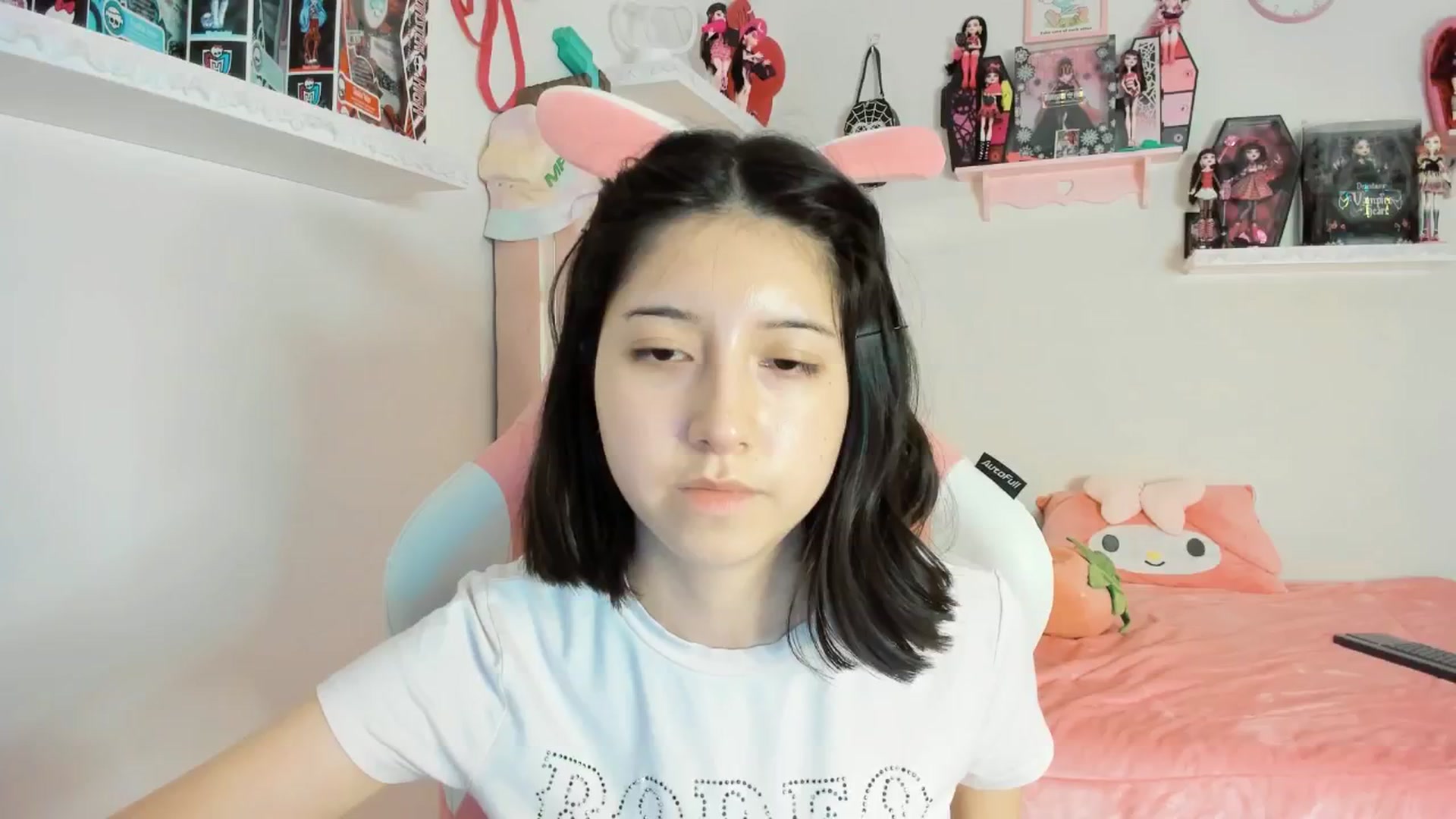 Gallery image thumbnail from Cherrycute666's myfreecams stream on, 02/06/2025, 08:35 image 9 of 20