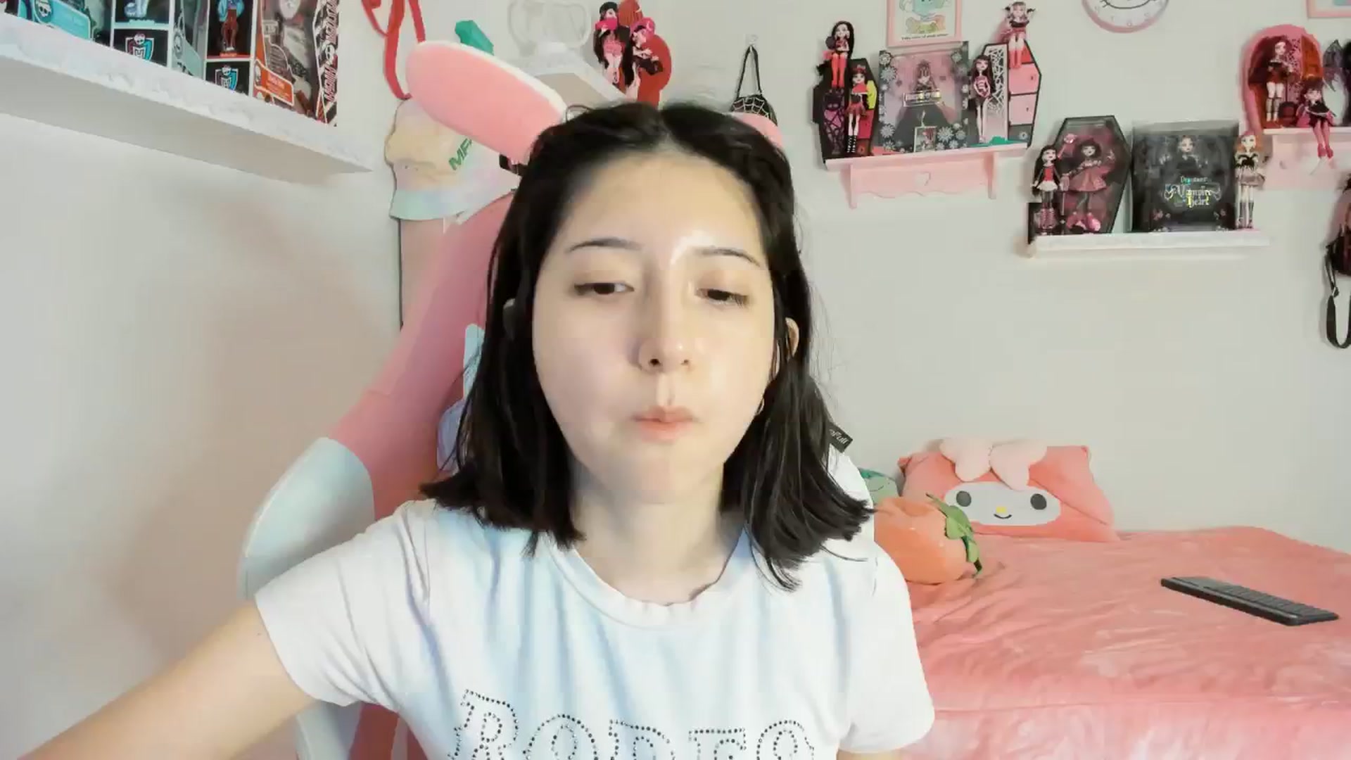Gallery image thumbnail from Cherrycute666's myfreecams stream on, 02/06/2025, 08:35 image 4 of 20