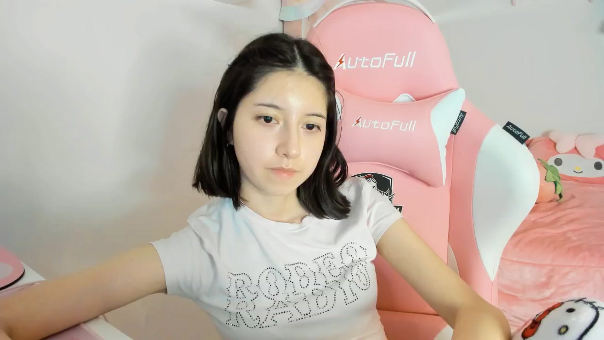 Gallery image thumbnail from Cherrycute666's myfreecams stream on, 02/06/2025, 08:35 image 16 of 20