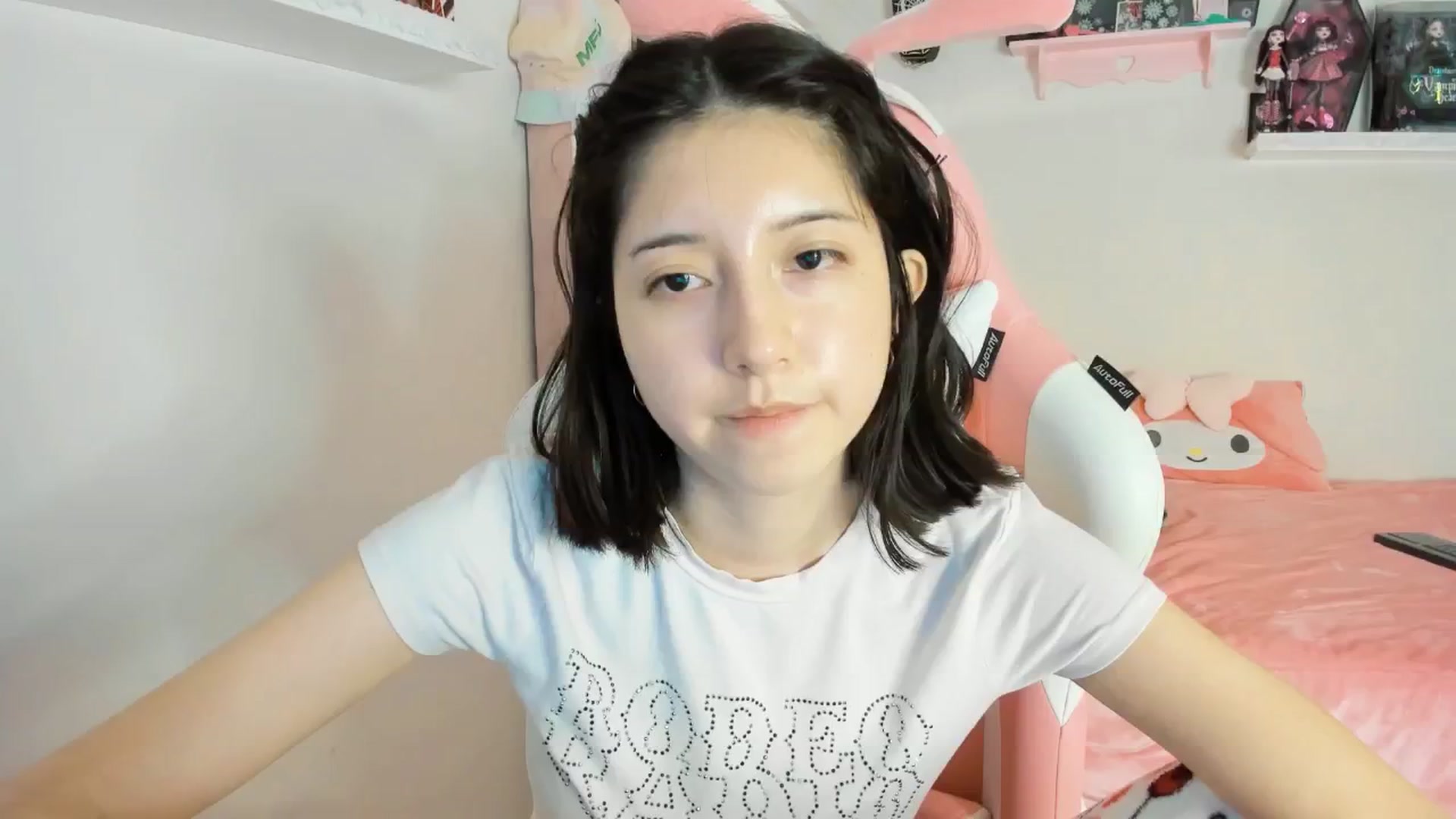 Gallery image thumbnail from Cherrycute666's myfreecams stream on, 02/06/2025, 08:35 image 10 of 20