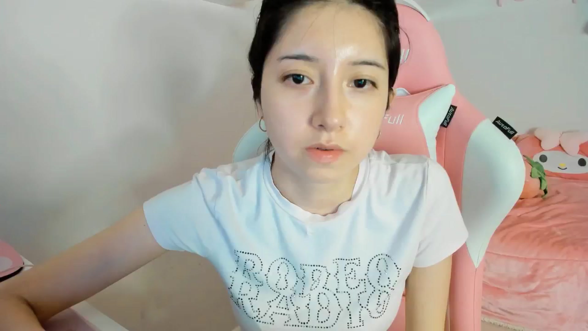 Gallery image thumbnail from Cherrycute666's myfreecams stream on, 02/06/2025, 08:35 image 20 of 20