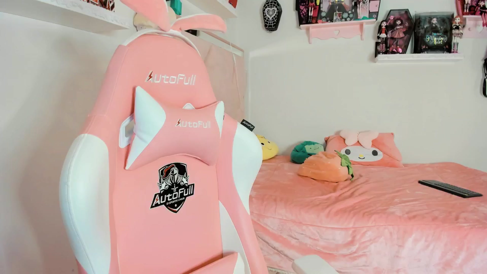 Gallery image thumbnail from Cherrycute666's myfreecams stream on, 02/06/2025, 08:35 image 3 of 20