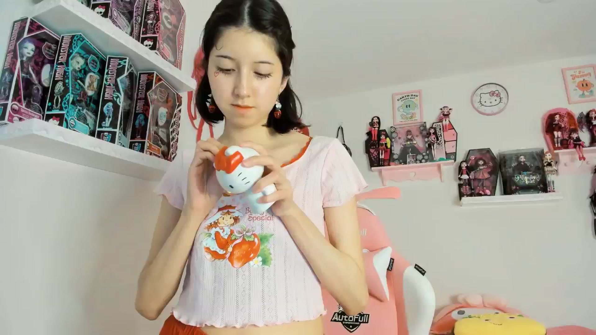 Gallery image thumbnail from Cherrycute666's myfreecams stream on, 02/07/2025, 03:19 image 10 of 20