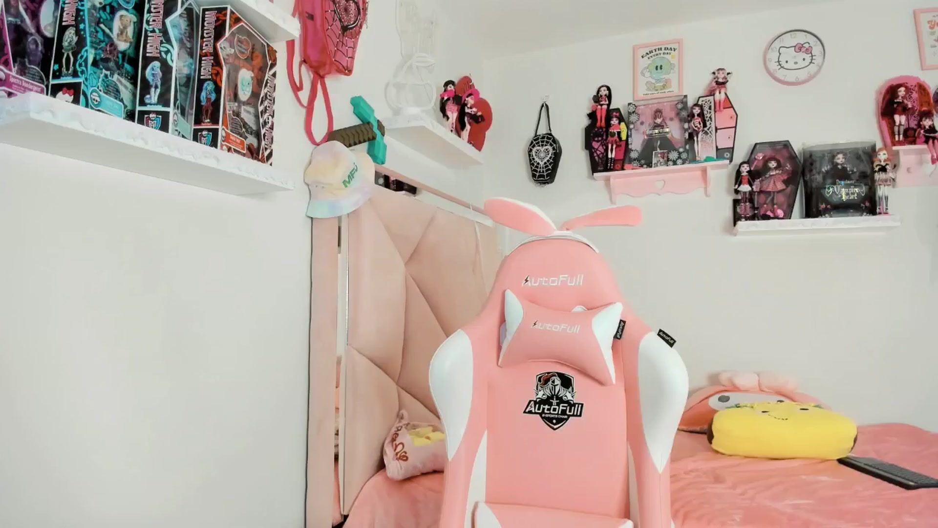 Gallery image thumbnail from Cherrycute666's myfreecams stream on, 02/07/2025, 03:19 image 11 of 20