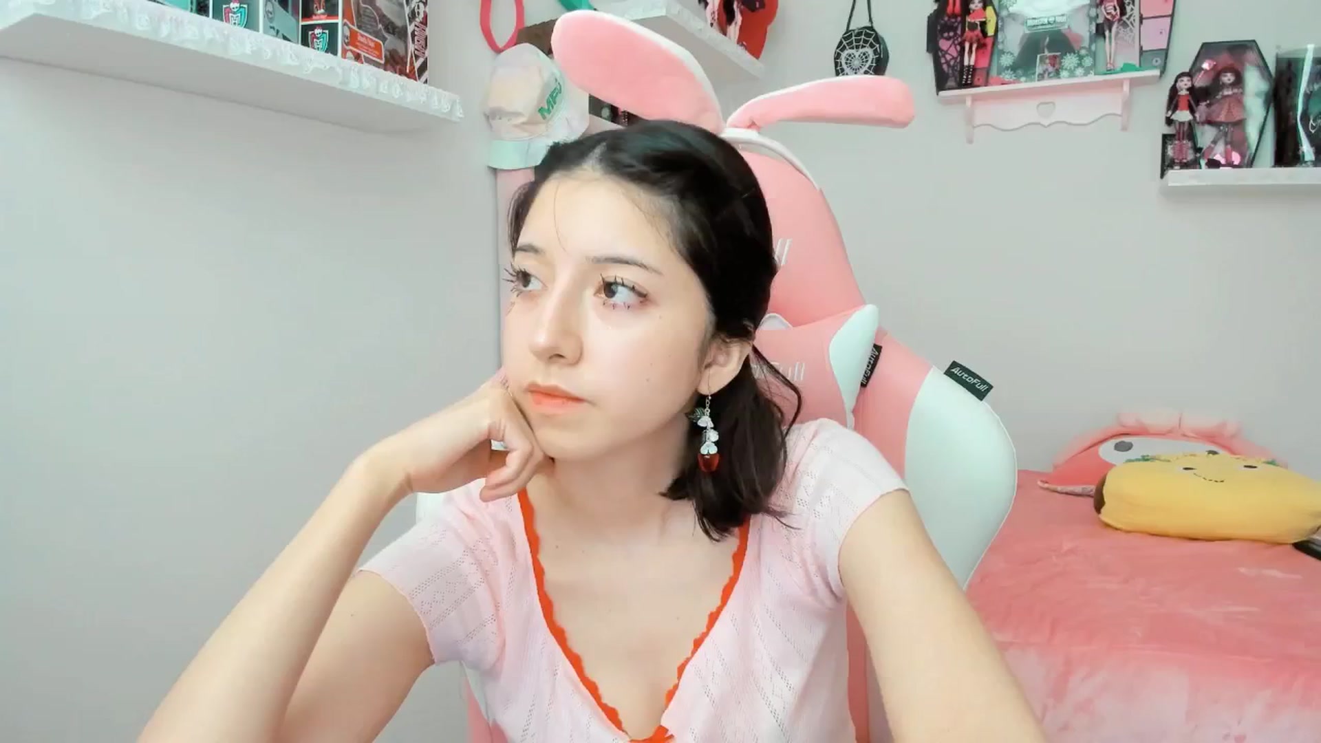 Gallery image thumbnail from Cherrycute666's myfreecams stream on, 02/07/2025, 03:19 image 2 of 20
