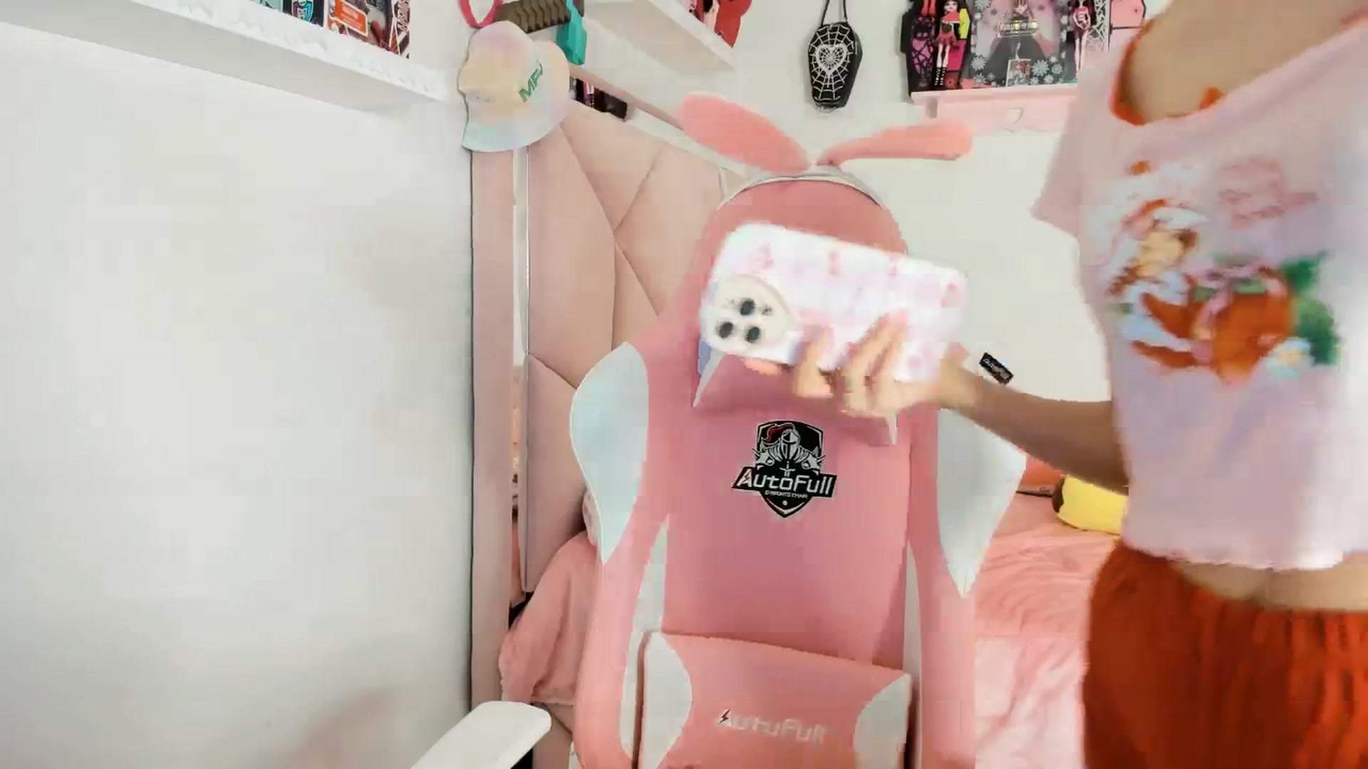 Gallery image thumbnail from Cherrycute666's myfreecams stream on, 02/07/2025, 03:19 image 18 of 20
