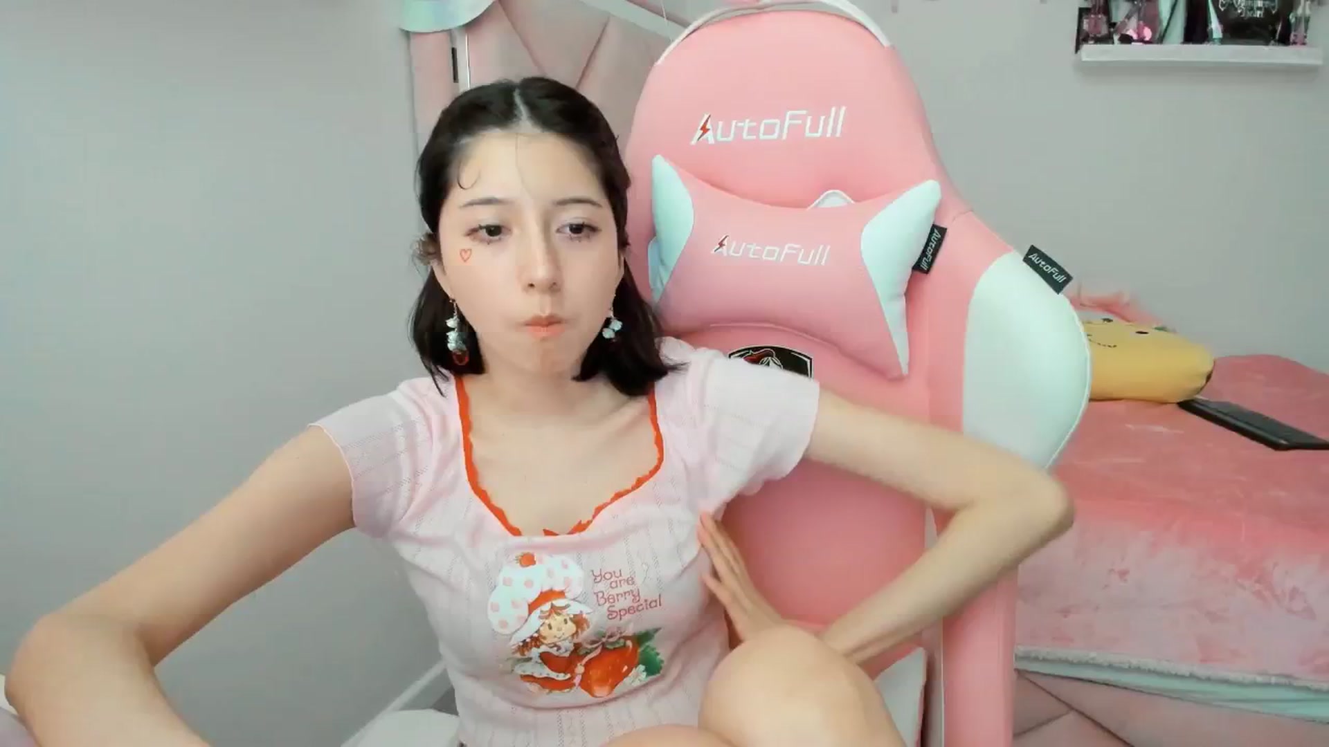 Gallery image thumbnail from Cherrycute666's myfreecams stream on, 02/07/2025, 03:19 image 4 of 20