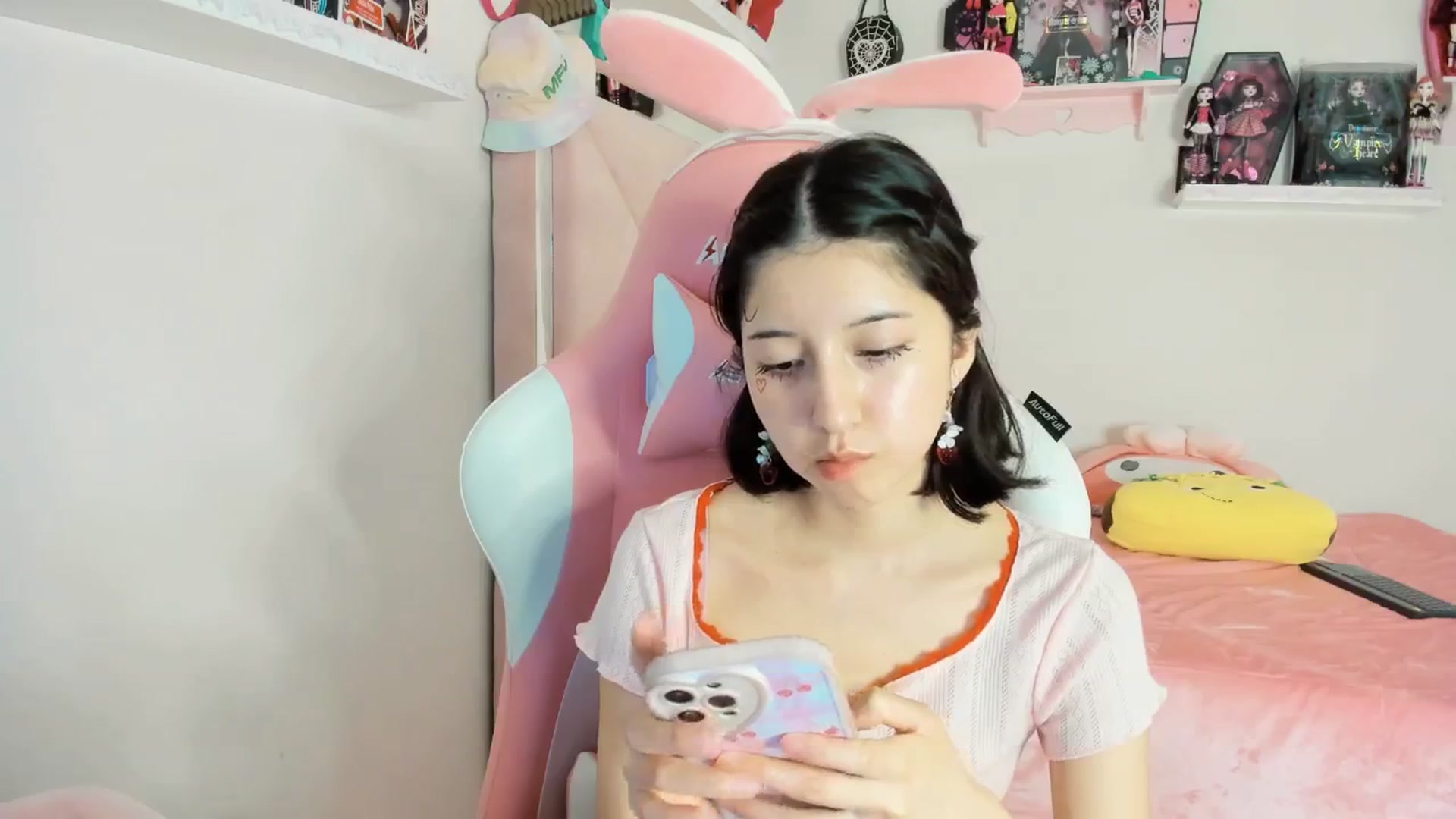 Gallery image thumbnail from Cherrycute666's myfreecams stream on, 02/07/2025, 03:19 image 20 of 20