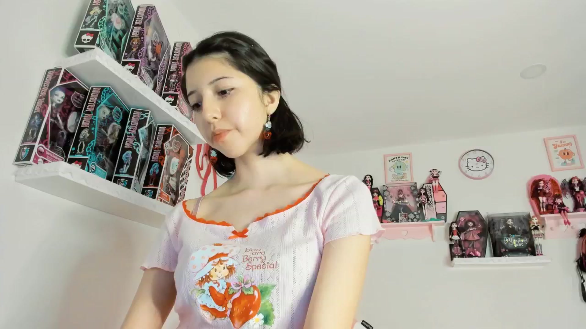 Gallery image thumbnail from Cherrycute666's myfreecams stream on, 02/07/2025, 03:19 image 16 of 20