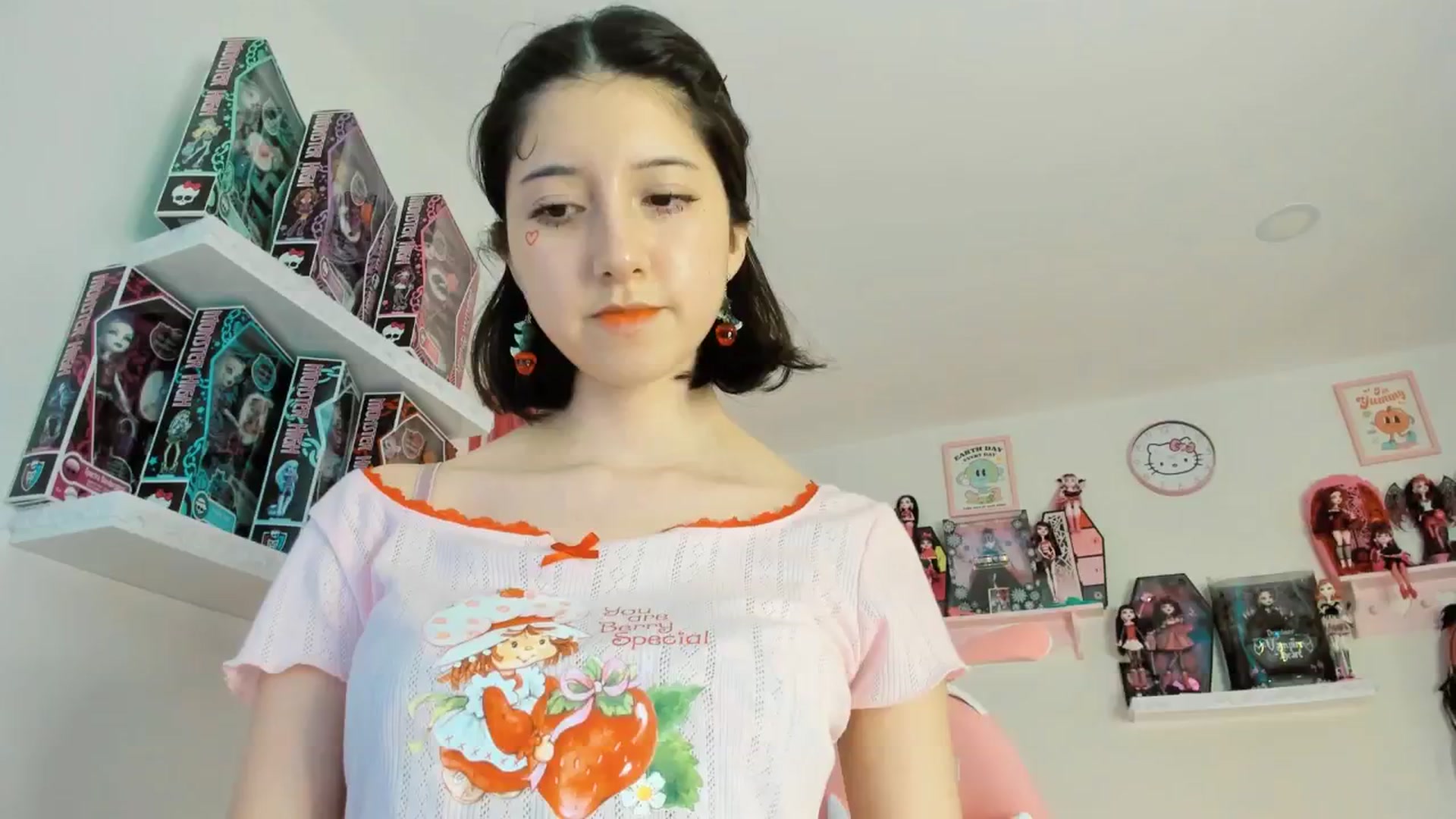 Gallery image thumbnail from Cherrycute666's myfreecams stream on, 02/07/2025, 03:19 image 6 of 20