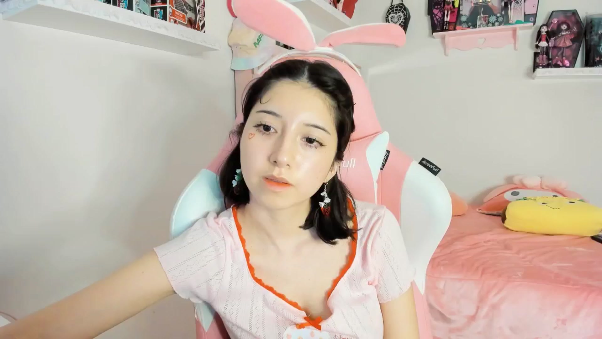 Gallery image thumbnail from Cherrycute666's myfreecams stream on, 02/07/2025, 03:19 image 9 of 20