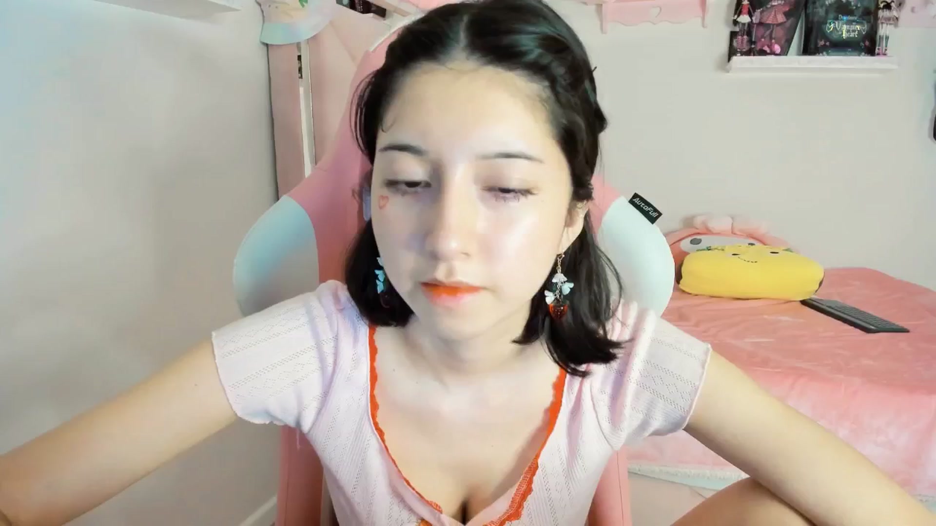 Gallery image thumbnail from Cherrycute666's myfreecams stream on, 02/07/2025, 03:19 image 12 of 20