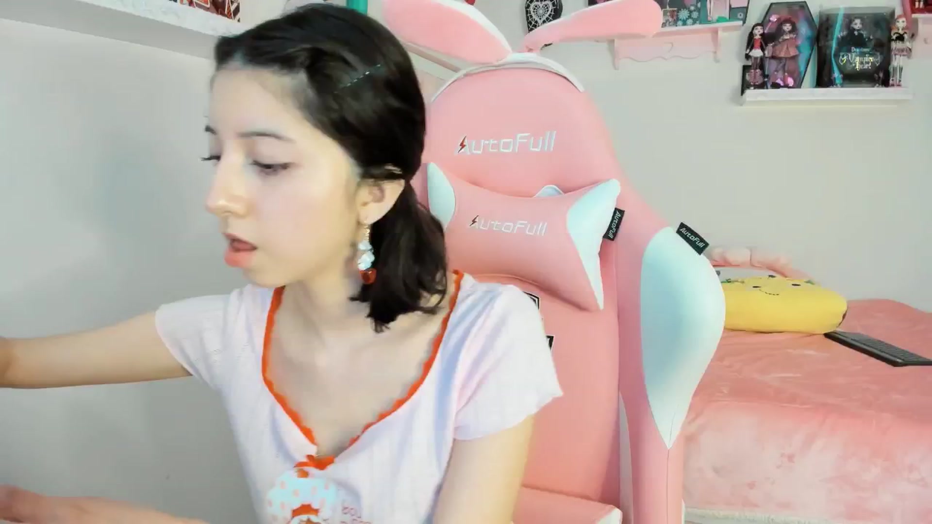 Gallery image thumbnail from Cherrycute666's myfreecams stream on, 02/07/2025, 03:19 image 5 of 20