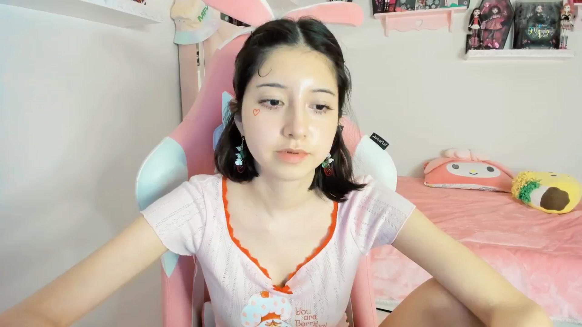 Gallery image thumbnail from Cherrycute666's myfreecams stream on, 02/07/2025, 07:31 image 13 of 20