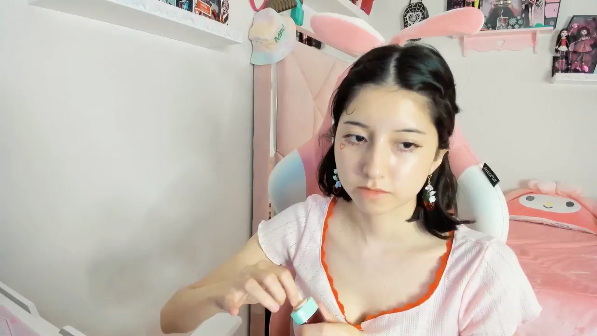 Gallery image thumbnail from Cherrycute666's myfreecams stream on, 02/07/2025, 07:31 image 1 of 20