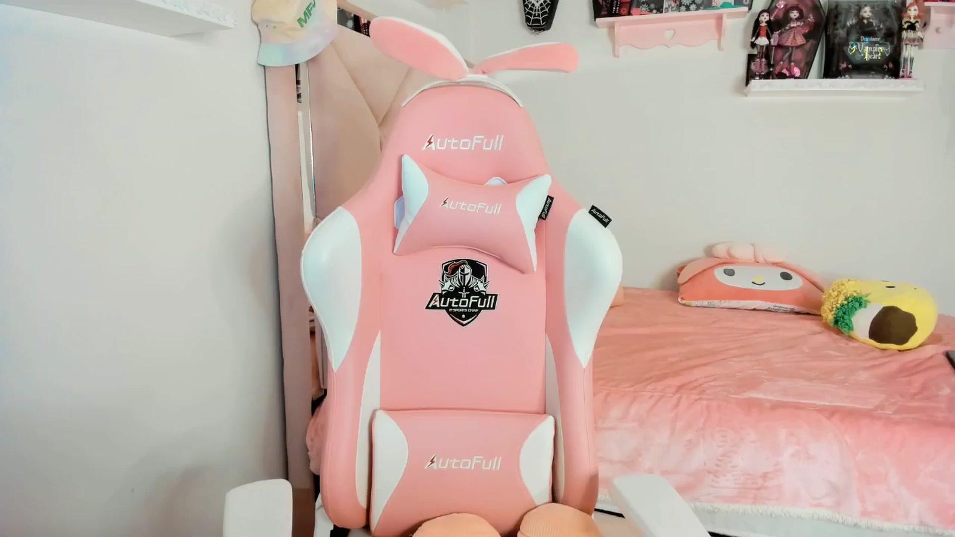 Gallery image thumbnail from Cherrycute666's myfreecams stream on, 02/07/2025, 07:31 image 14 of 20