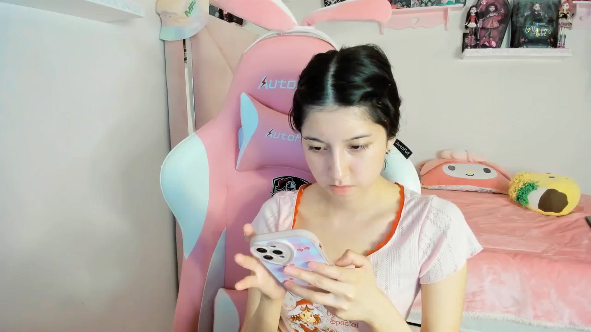 Gallery image thumbnail from Cherrycute666's myfreecams stream on, 02/07/2025, 07:31 image 17 of 20