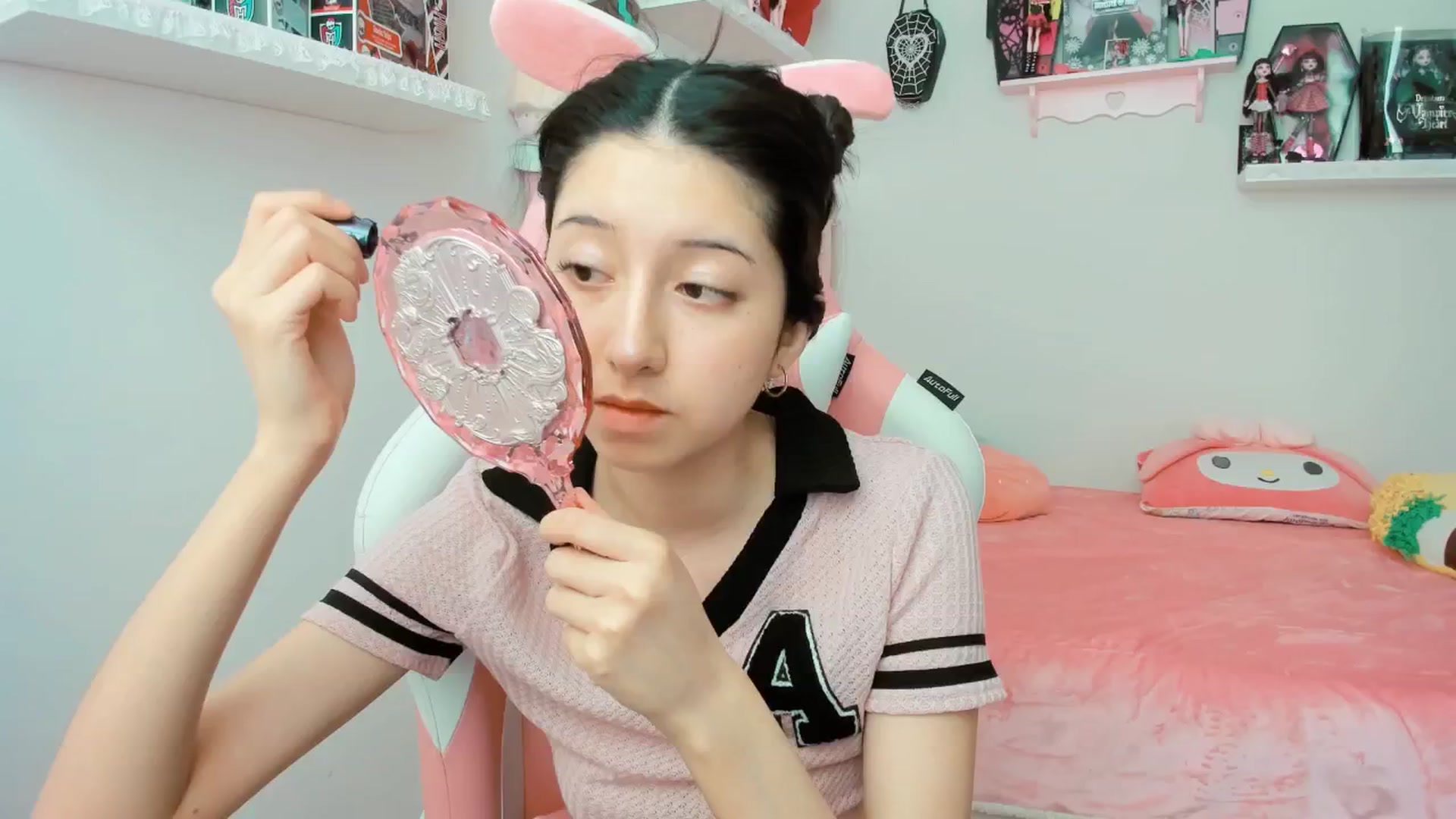 Gallery image thumbnail from Cherrycute666's myfreecams stream on, 02/07/2025, 20:18 image 12 of 20