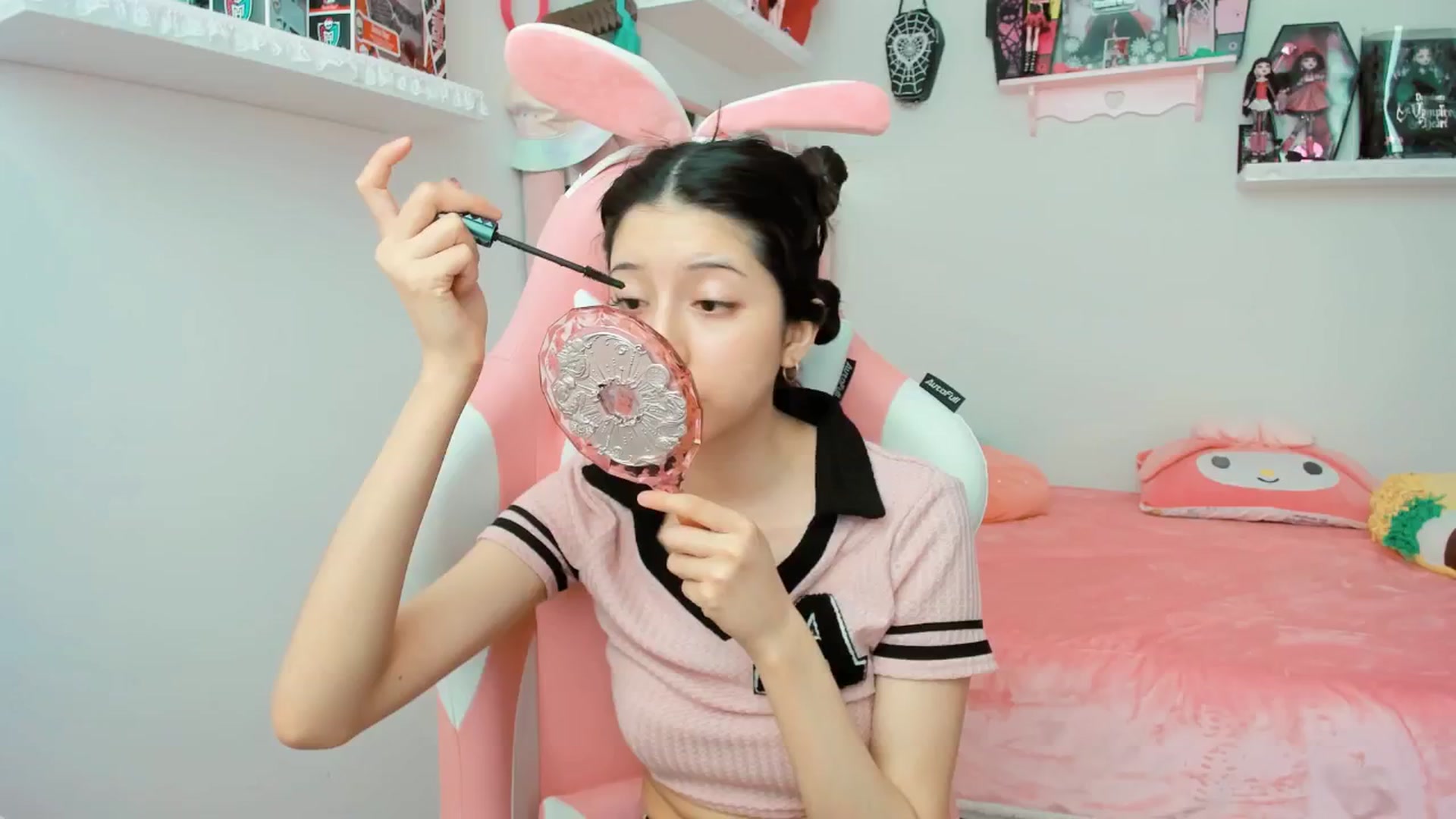 Gallery image thumbnail from Cherrycute666's myfreecams stream on, 02/07/2025, 20:18 image 17 of 20
