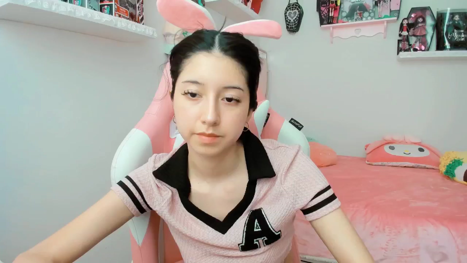 Gallery image thumbnail from Cherrycute666's myfreecams stream on, 02/07/2025, 20:18 image 18 of 20