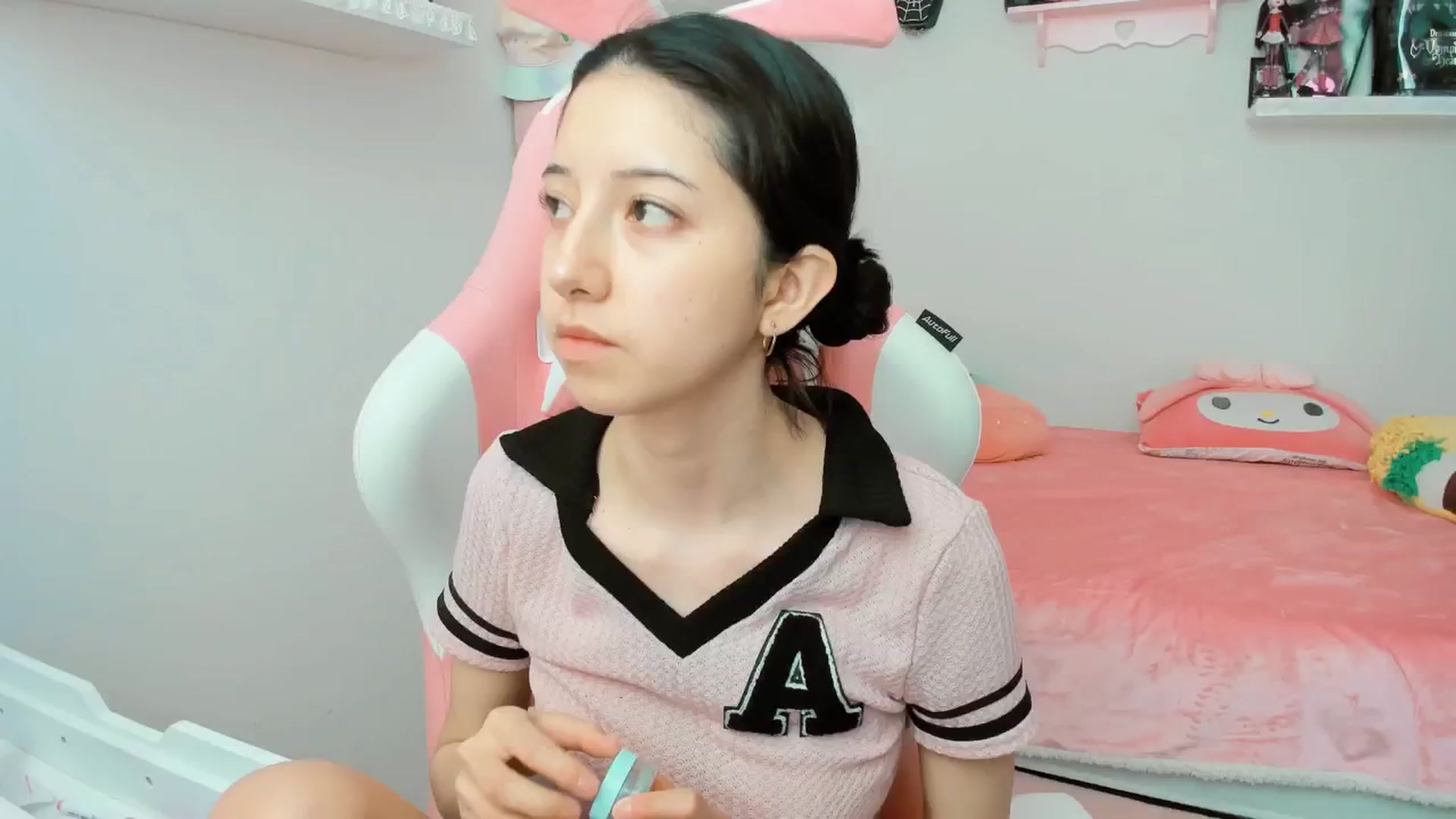 Gallery image thumbnail from Cherrycute666's myfreecams stream on, 02/07/2025, 20:18 image 6 of 20