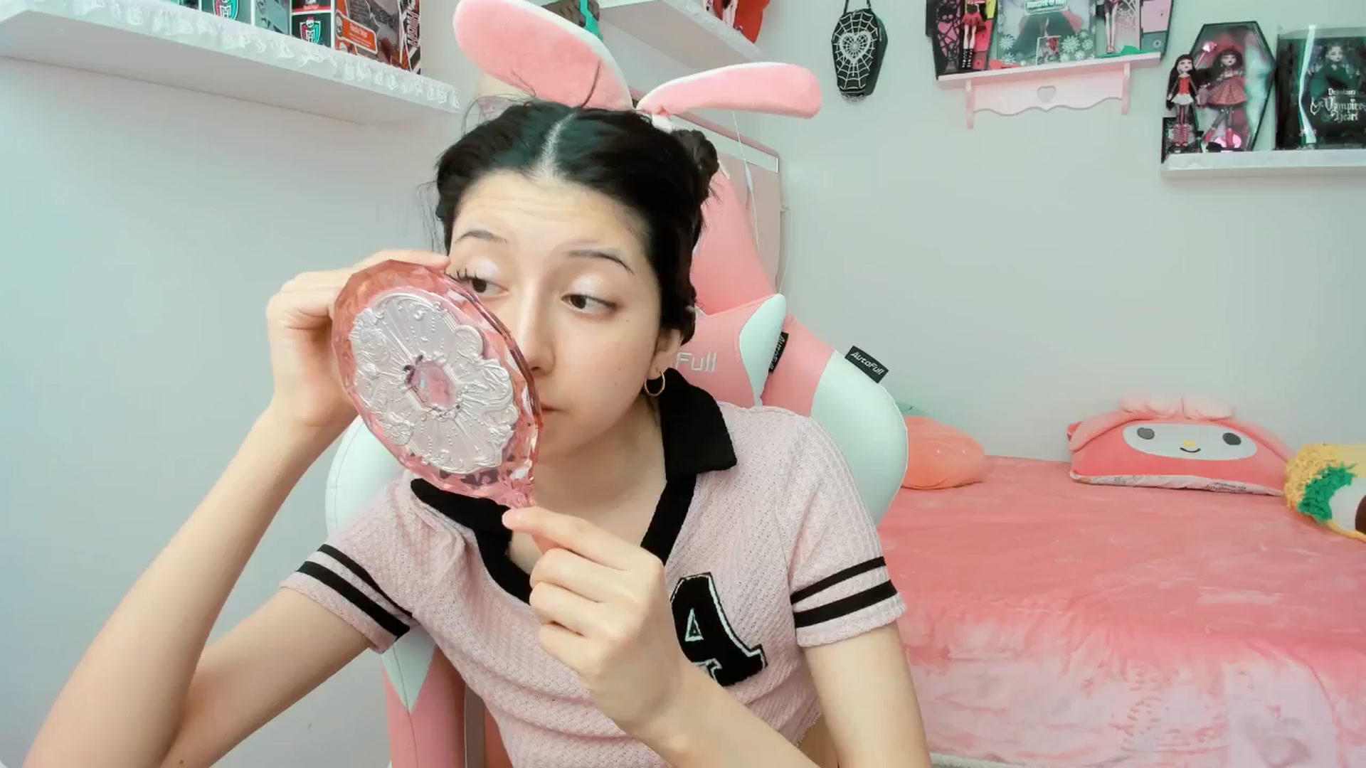 Gallery image thumbnail from Cherrycute666's myfreecams stream on, 02/07/2025, 20:18 image 16 of 20