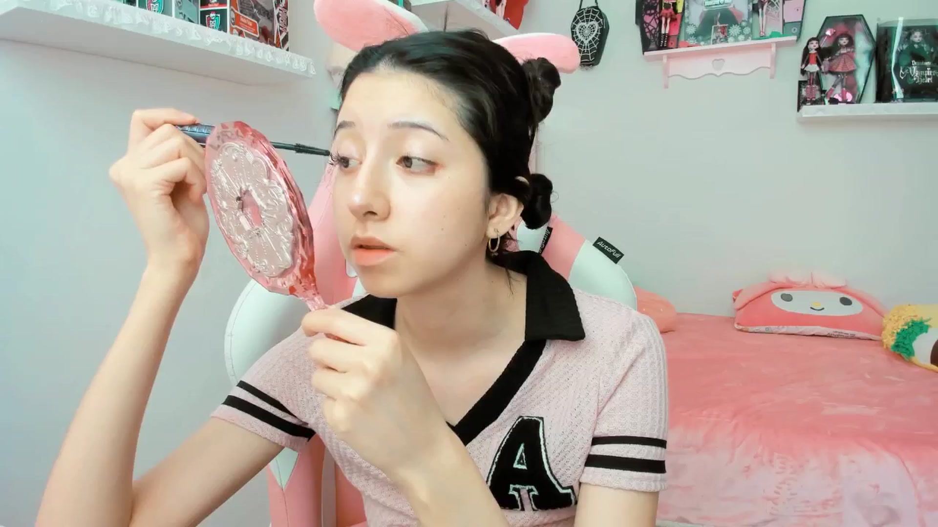 Gallery image thumbnail from Cherrycute666's myfreecams stream on, 02/07/2025, 20:18 image 13 of 20