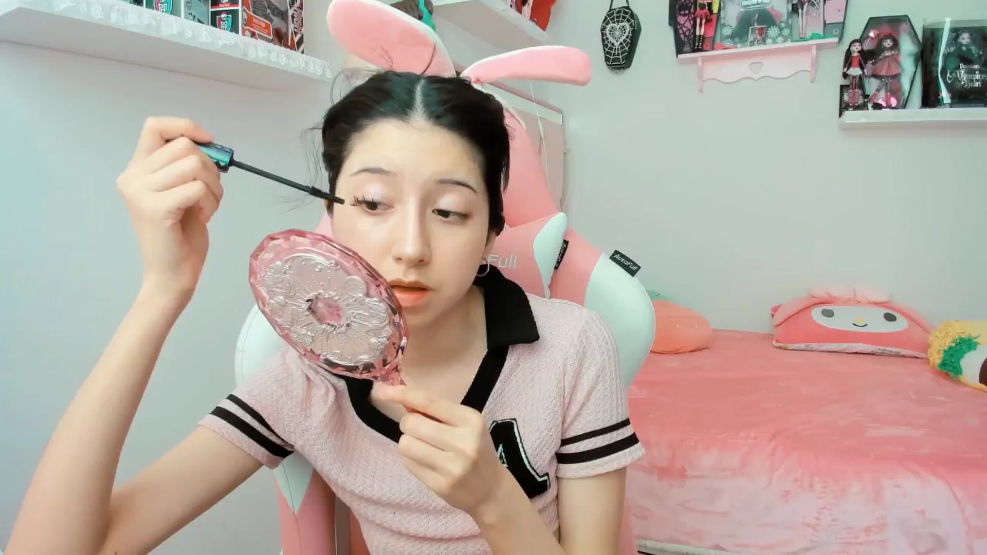 Gallery image thumbnail from Cherrycute666's myfreecams stream on, 02/07/2025, 20:18 image 15 of 20
