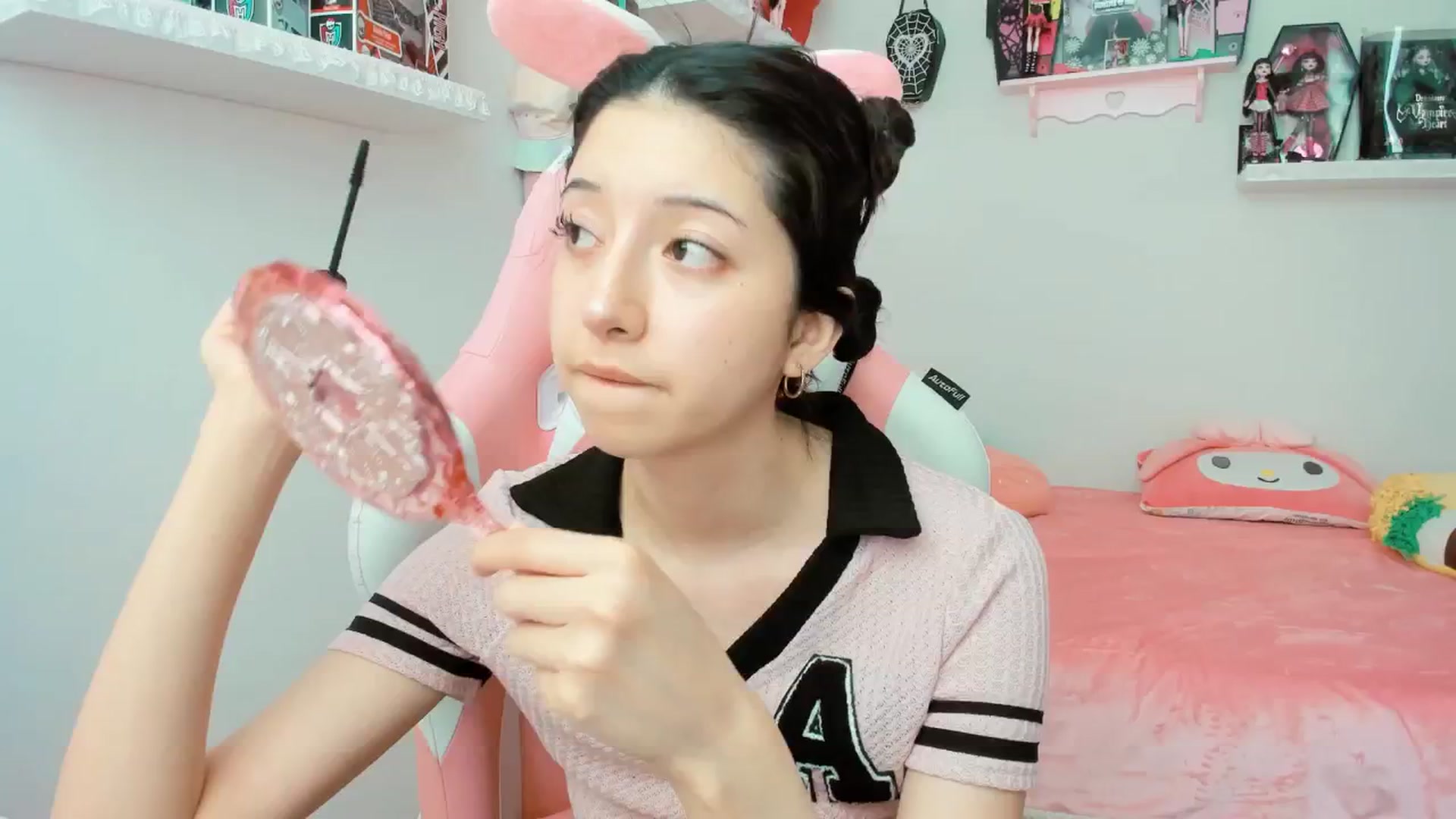 Gallery image thumbnail from Cherrycute666's myfreecams stream on, 02/07/2025, 20:18 image 14 of 20