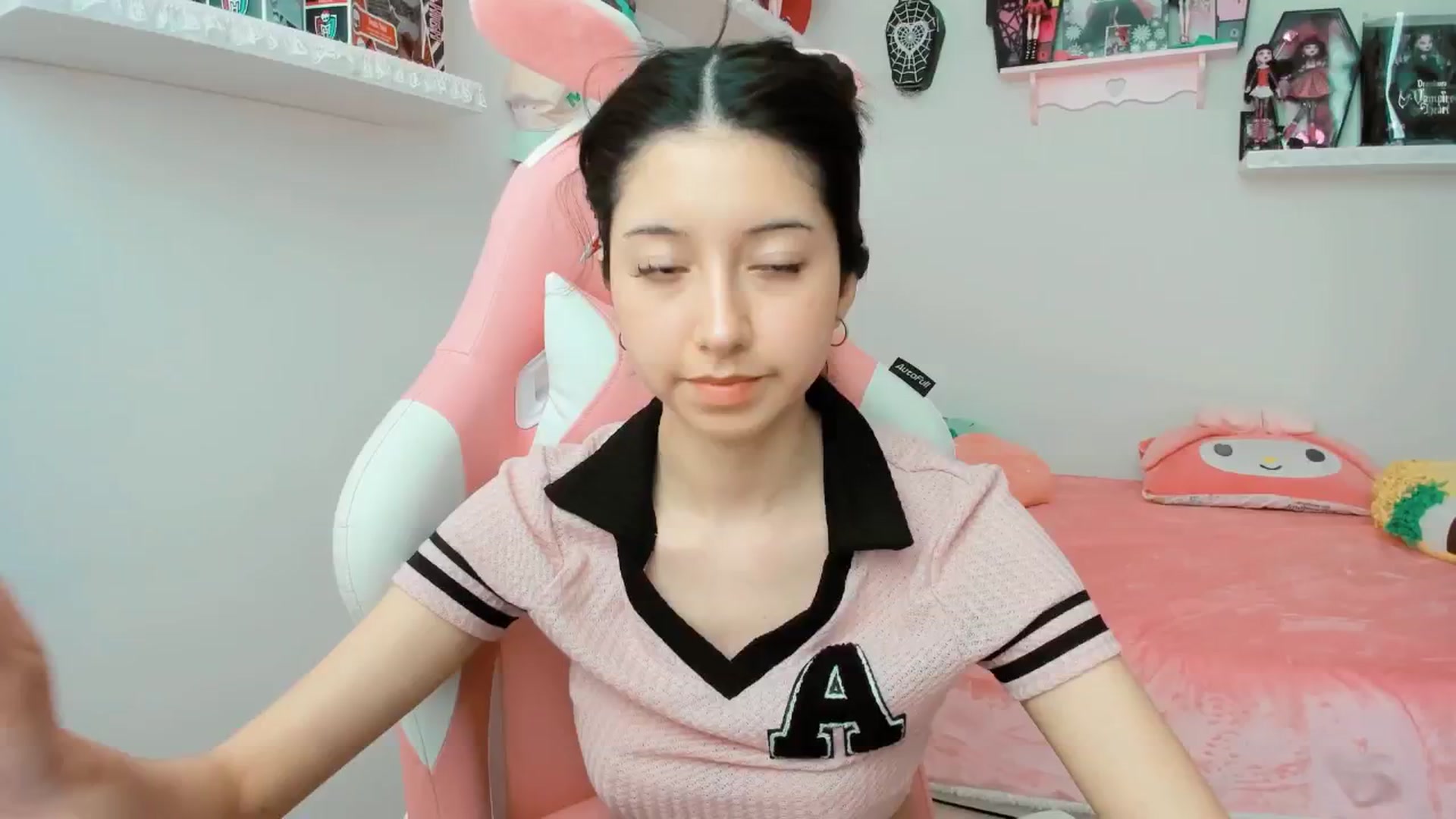 Gallery image thumbnail from Cherrycute666's myfreecams stream on, 02/07/2025, 20:18 image 19 of 20