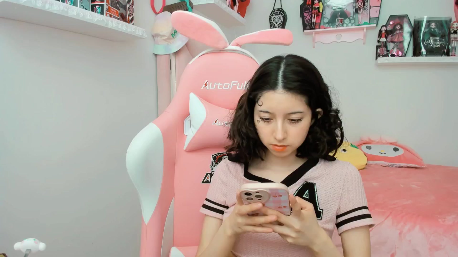 Gallery image thumbnail from Cherrycute666's myfreecams stream on, 02/07/2025, 22:53 image 15 of 20