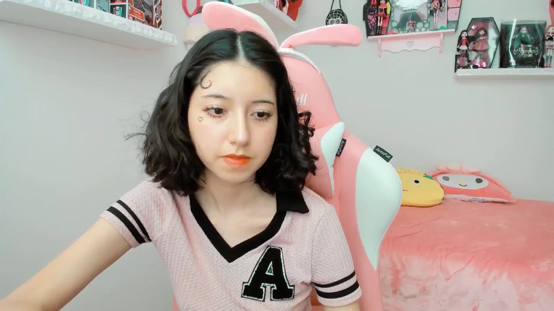 Gallery image thumbnail from Cherrycute666's myfreecams stream on, 02/07/2025, 22:53 image 18 of 20